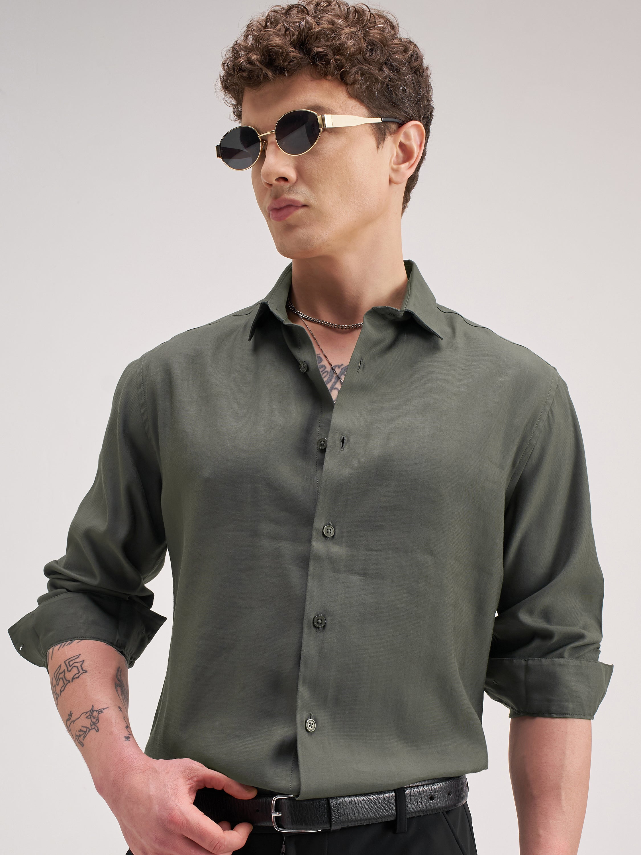 Highlander Men Green Solid Slim Fit Casual Shirt - Green - Image 1