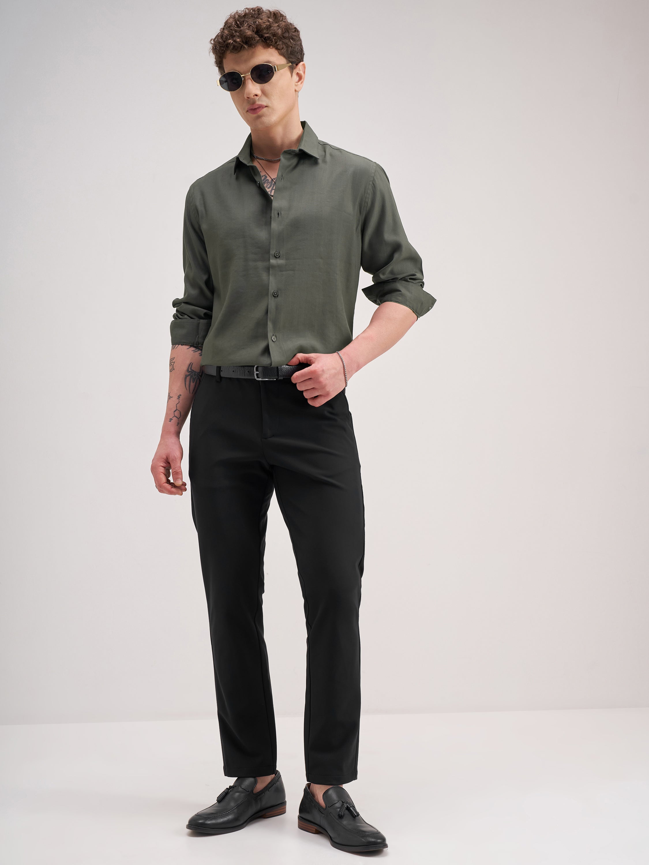 Highlander Men Green Solid Slim Fit Casual Shirt - Green - Image 2