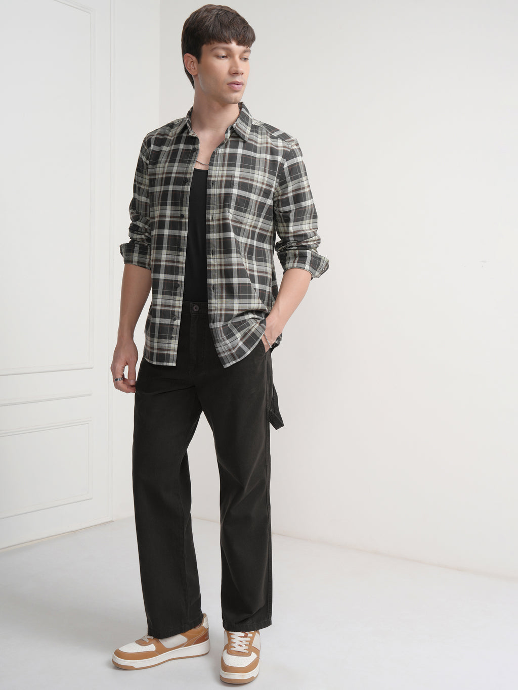 Highlander Men Black Straight Fit Solid Cargo - Black - Image 2