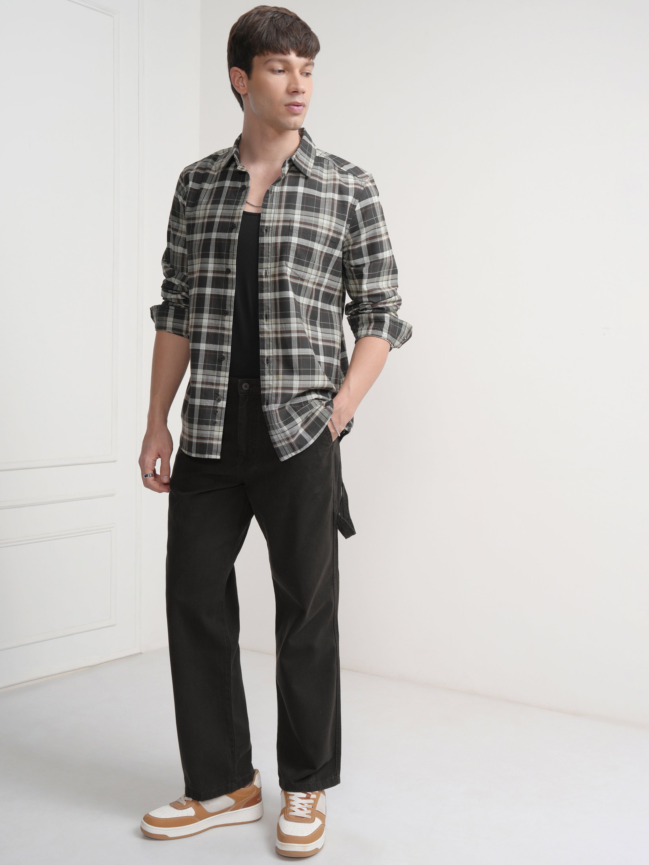 Highlander Men Black Straight Fit Solid Cargo - Black - Image 2