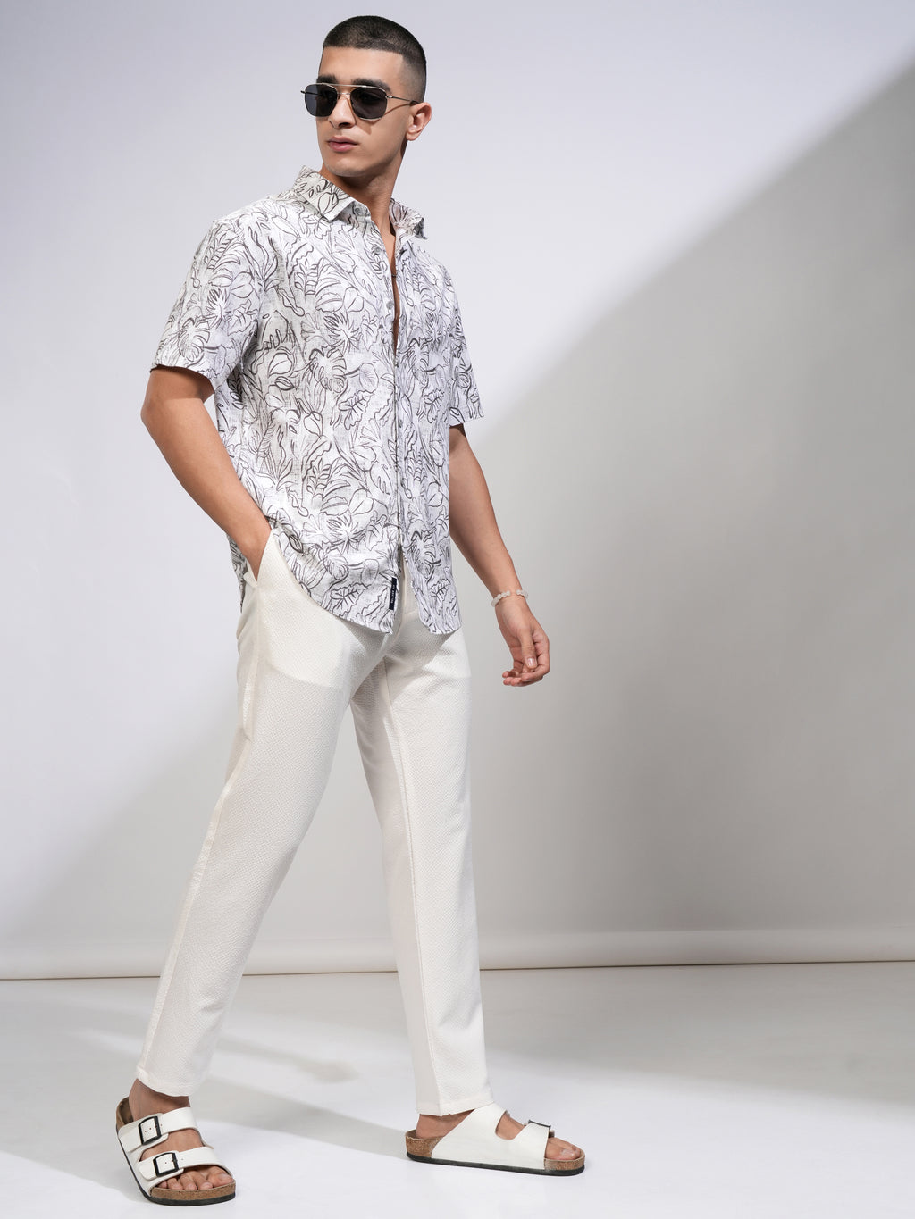 Highlander Men White Slim Fit Solid Casual Trouser - White - Image 2