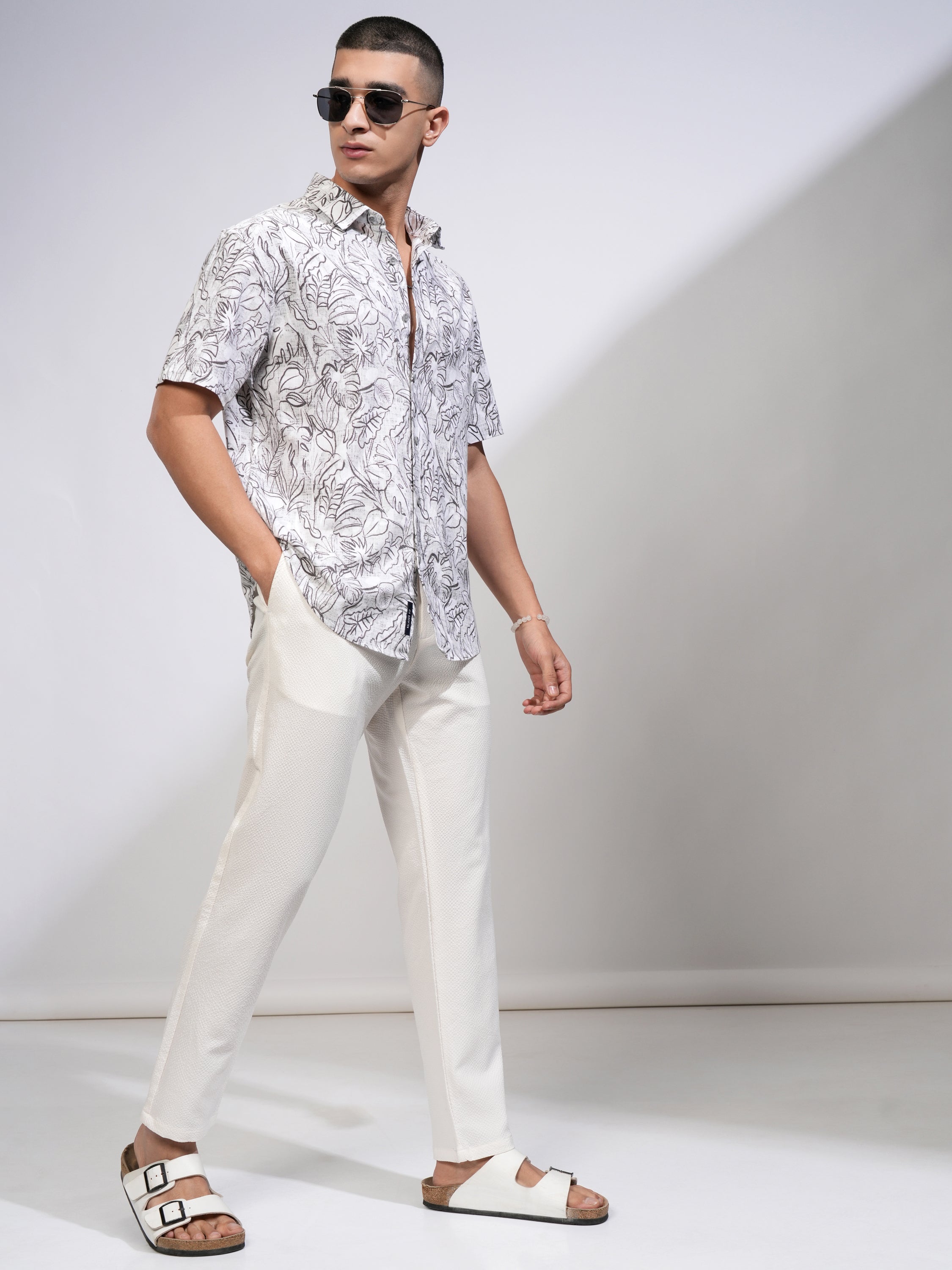 Highlander Men White Slim Fit Solid Casual Trouser - White - Image 2