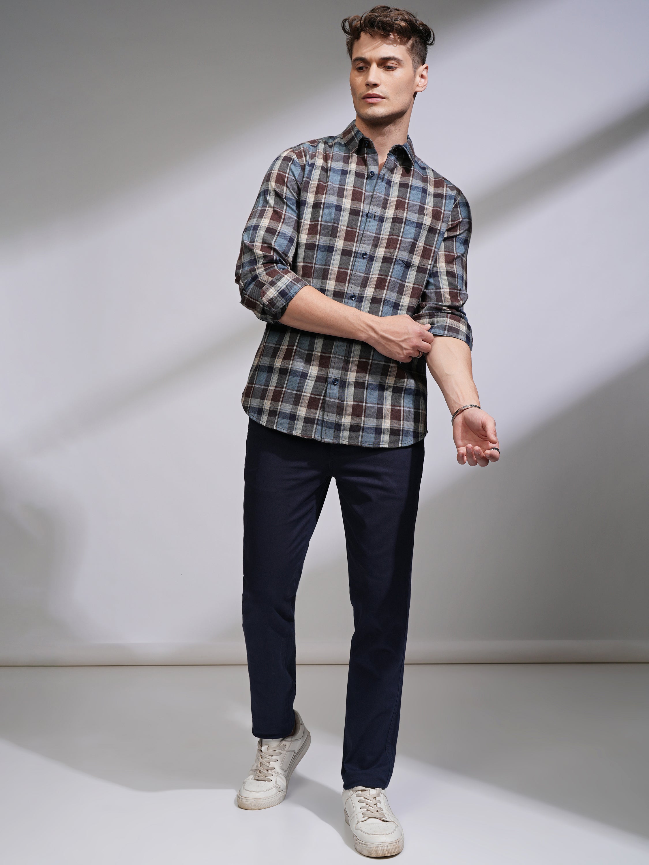 Highlander Men Blue Slim Fit Solid Chinos - Blue - Image 2
