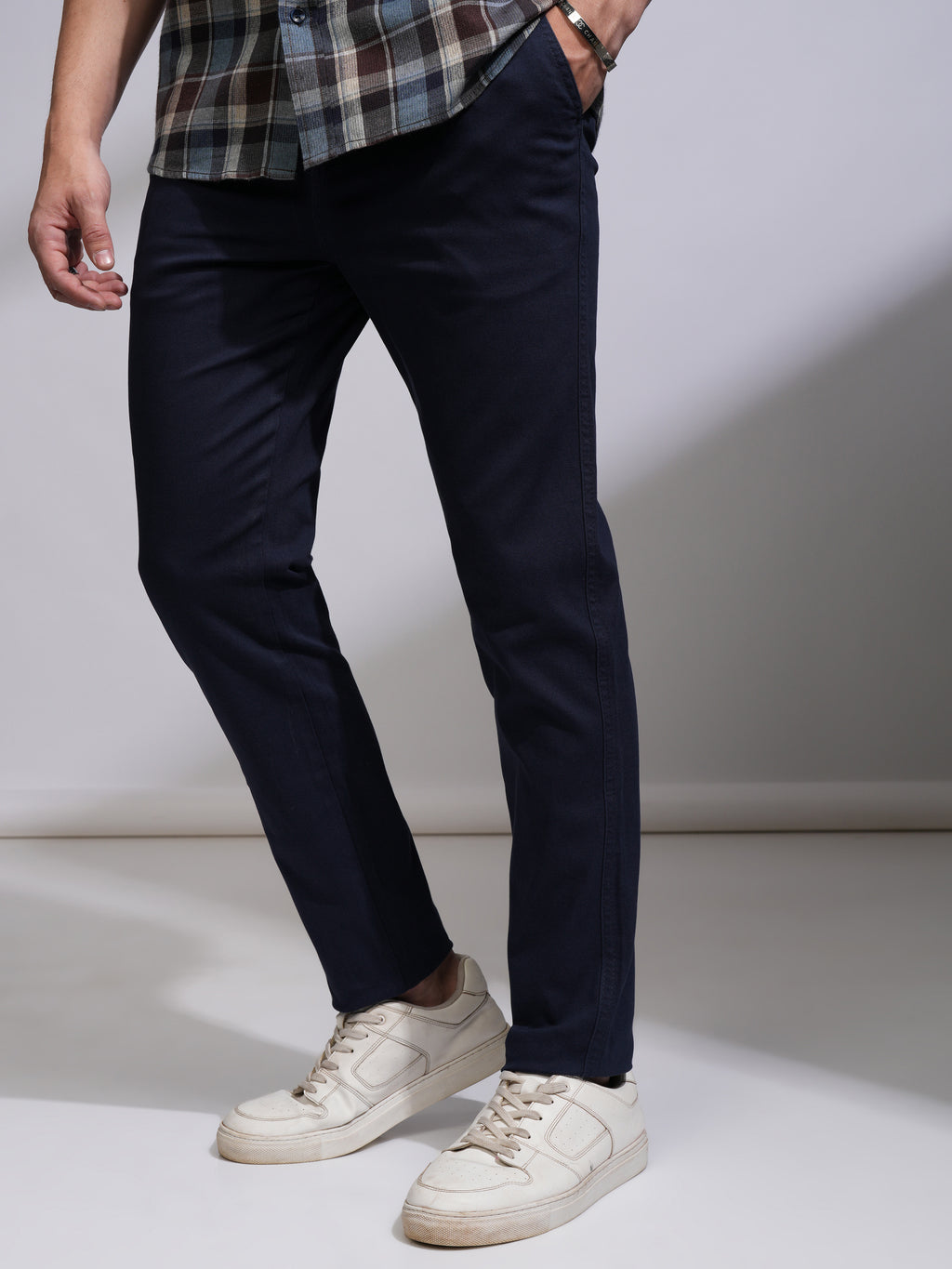 Highlander Men Blue Slim Fit Solid Chinos - Blue - Image 4