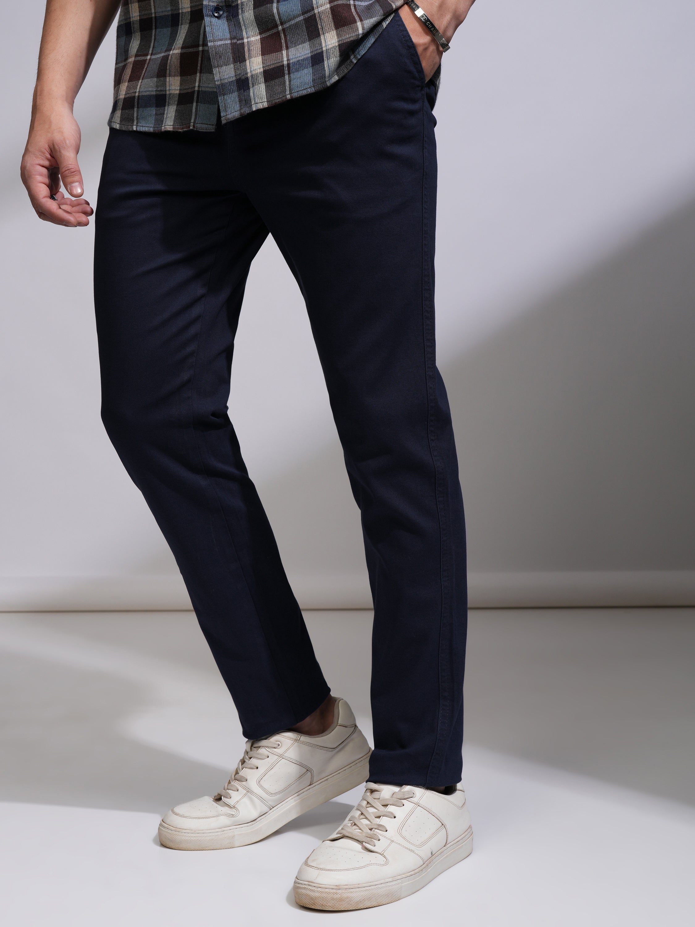 Highlander Men Blue Slim Fit Solid Chinos - Blue - Image 4