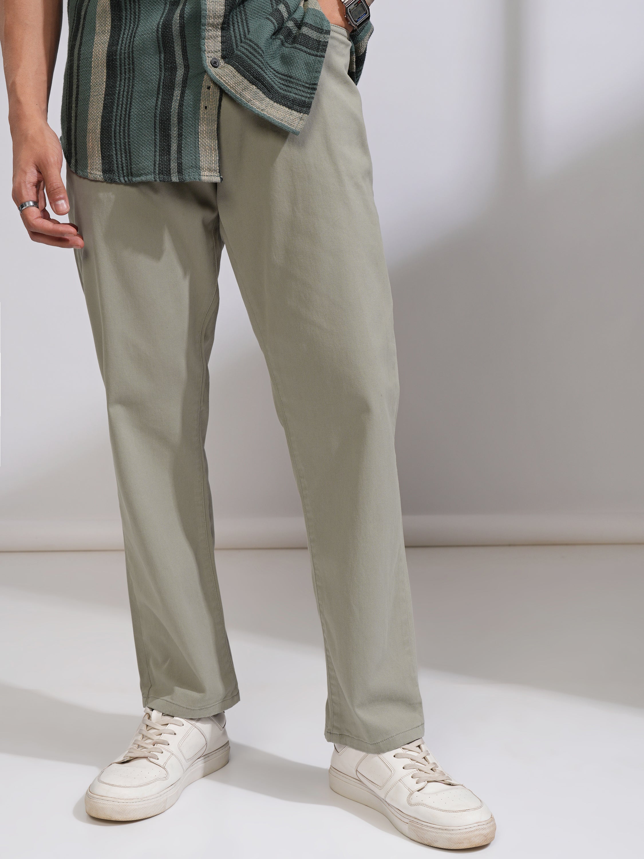 Highlander Men Green Relaxed Fit Solid Casual Trouser - Green - Image 1