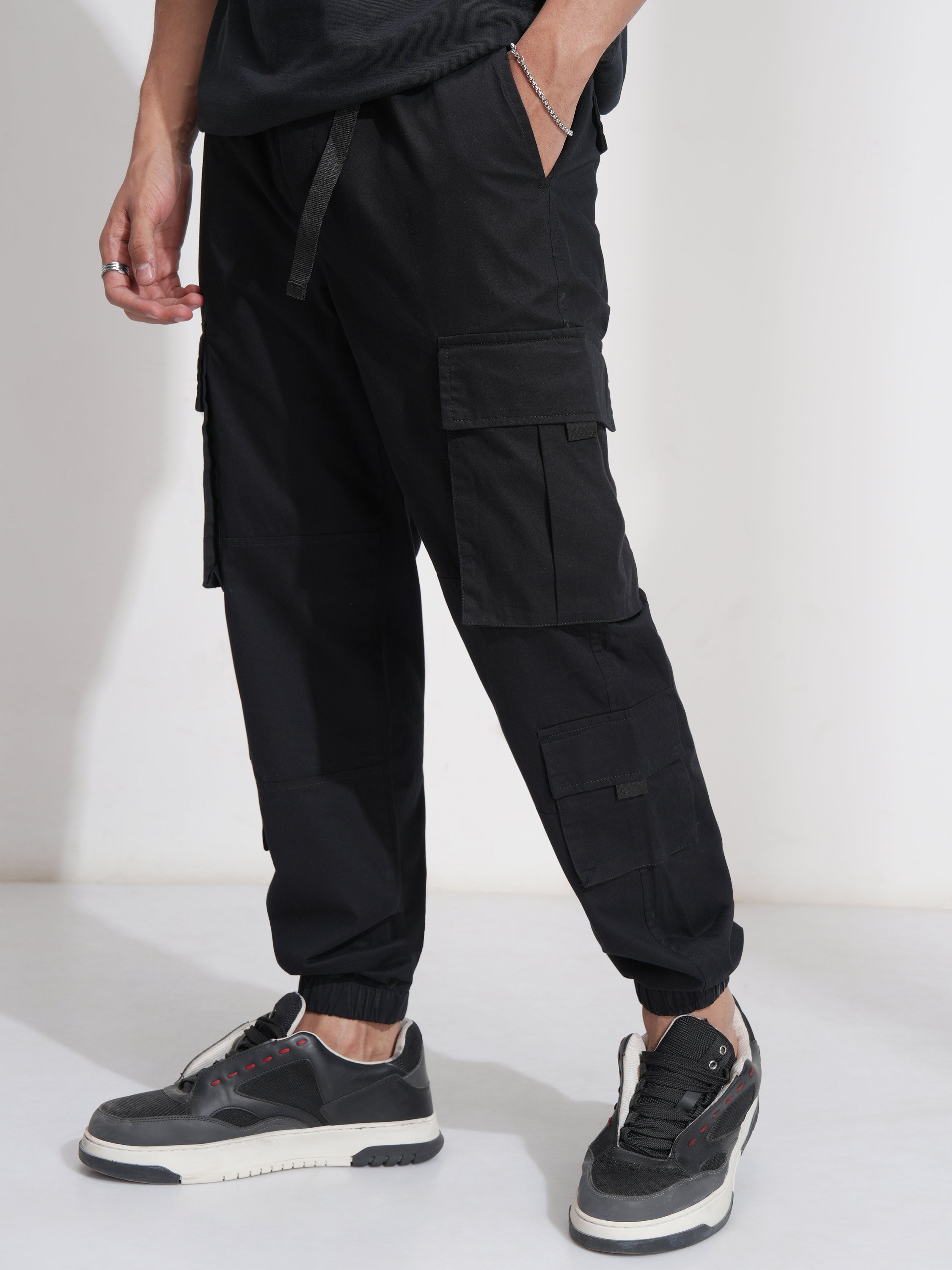 Highlander Men Black Relaxed Fit Solid Cargo - Black - Image 4