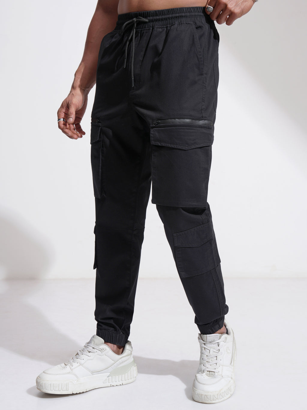 Highlander Men Black Relaxed Fit Solid Cargo - Black - Image 4