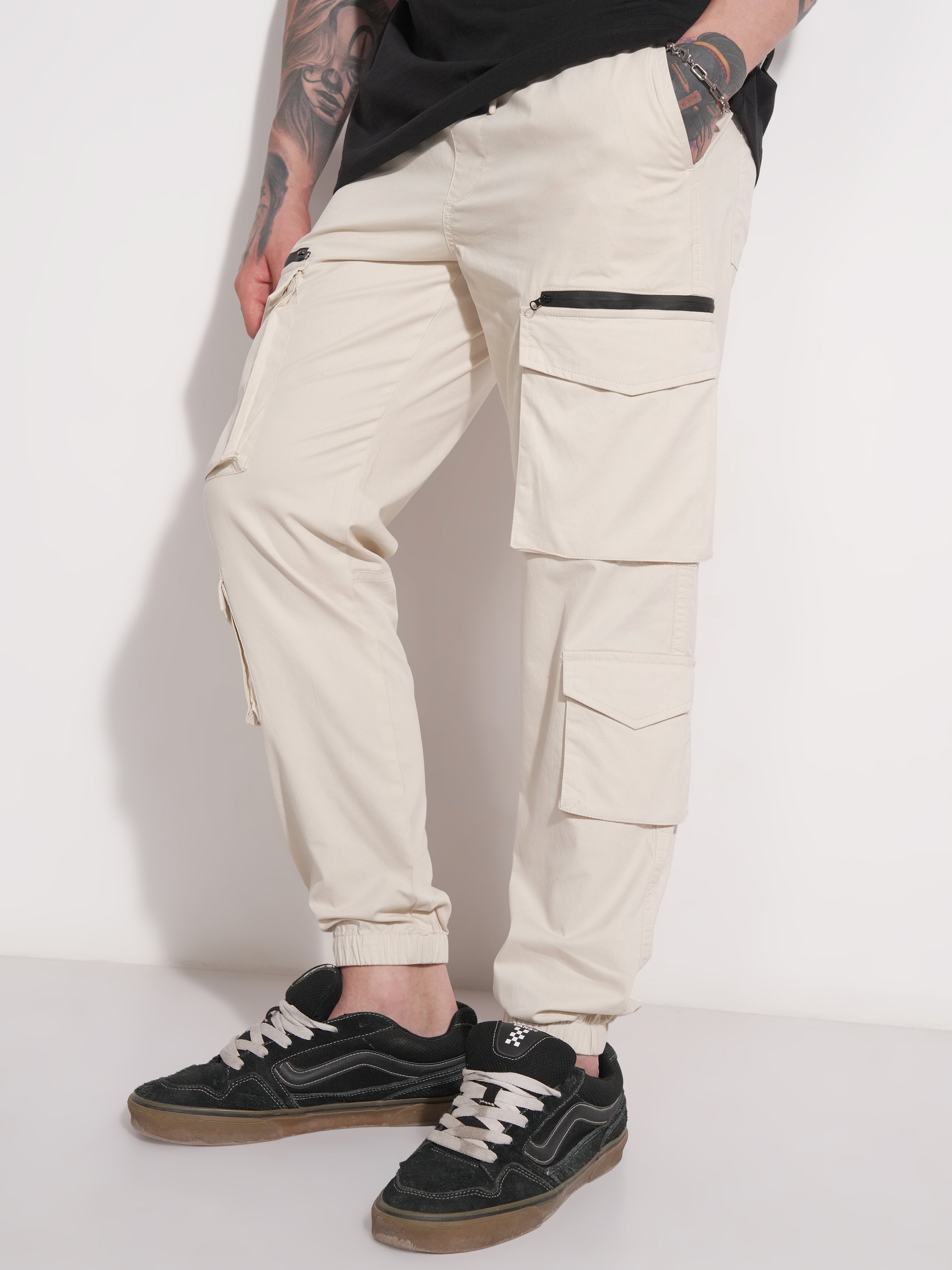 Highlander Men Green Relaxed Fit Solid Cargo - Green - Image 1