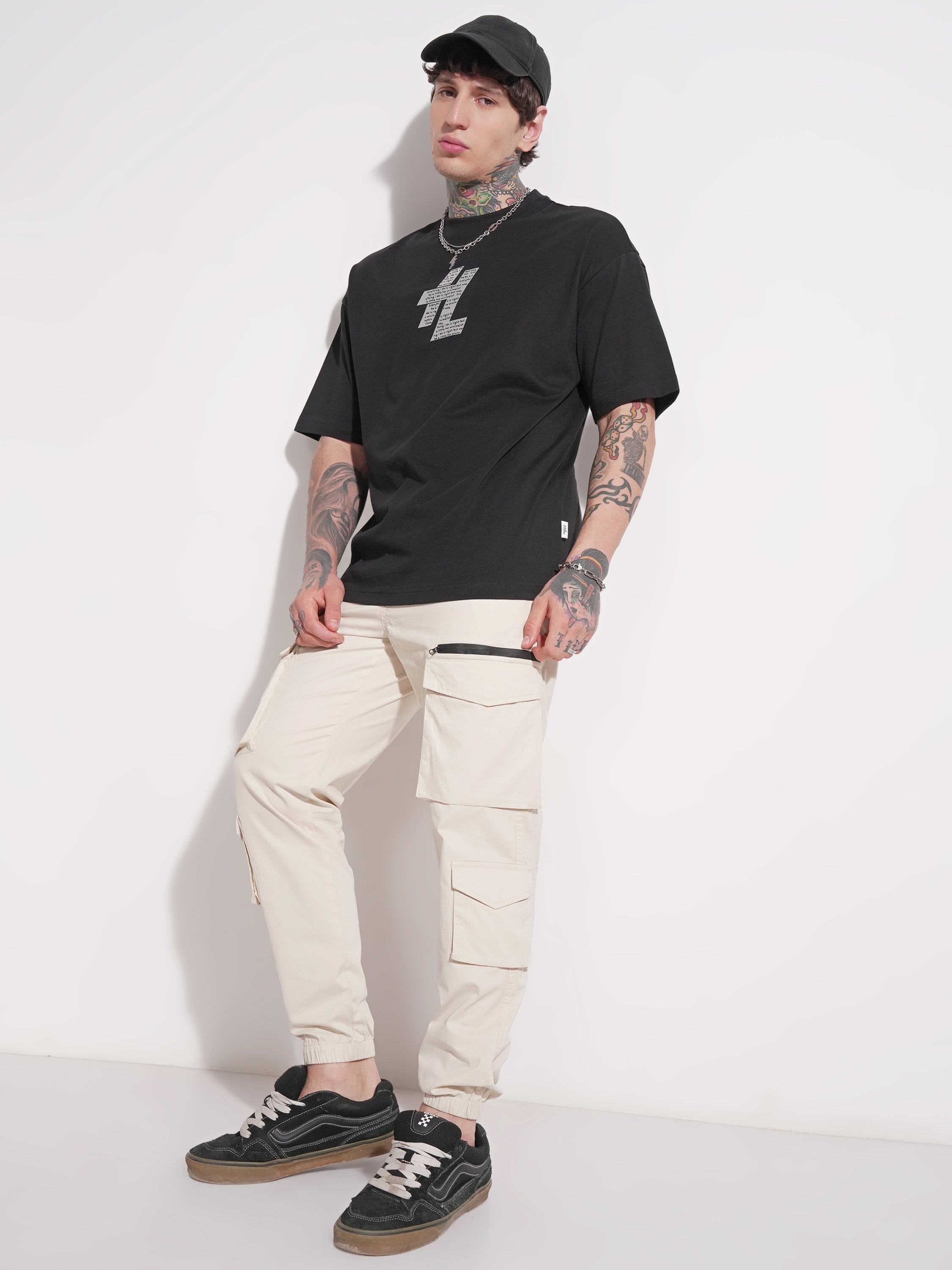 Highlander Men Green Relaxed Fit Solid Cargo - Green - Image 2