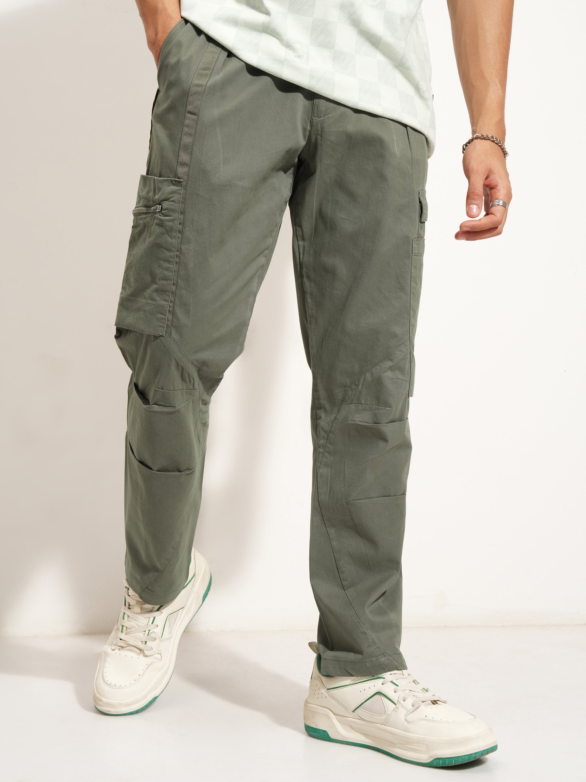 Highlander Men Olive Relaxed Fit Solid Cargo - Olive - Image 1