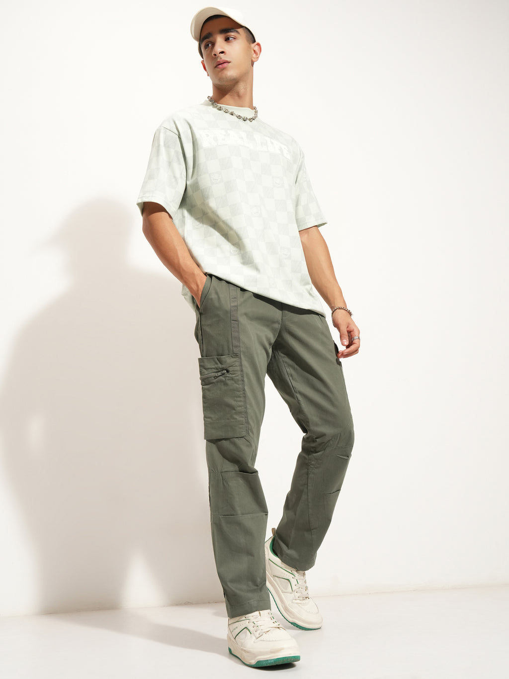 Highlander Men Olive Relaxed Fit Solid Cargo - Olive - Image 2