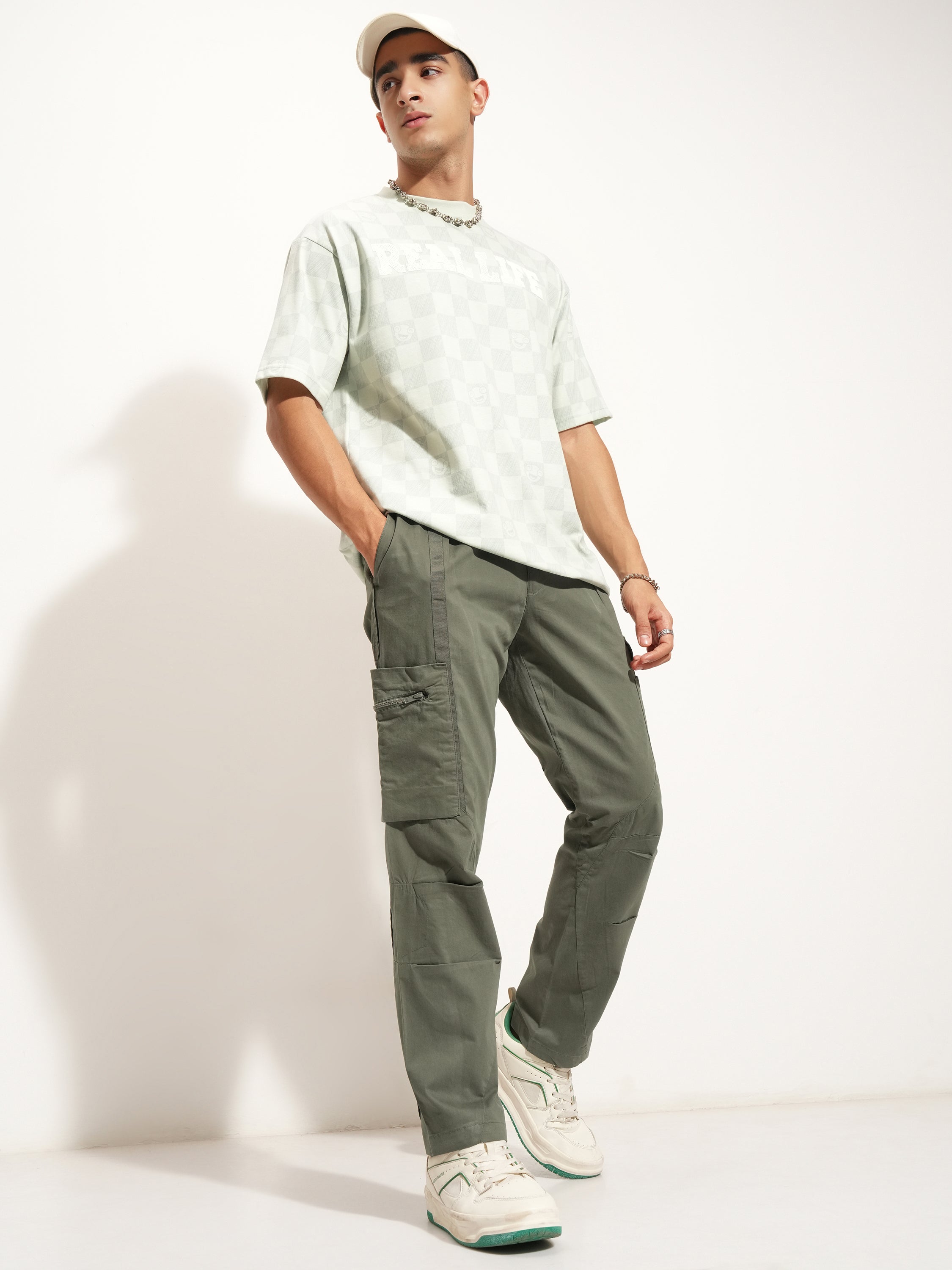 Highlander Men Olive Relaxed Fit Solid Cargo - Olive - Image 2