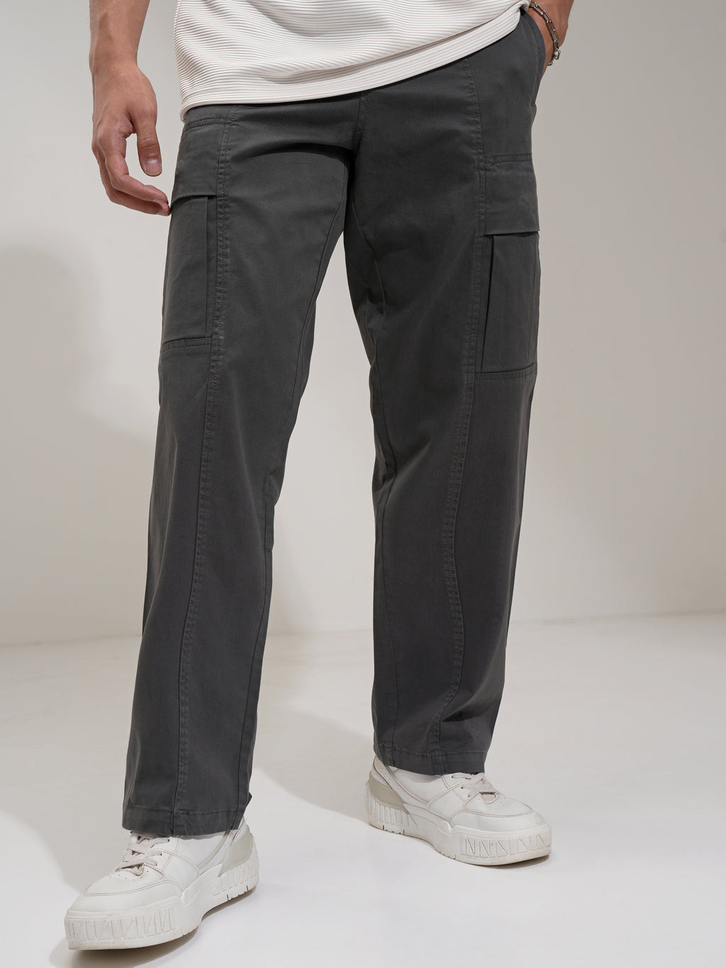 Highlander Men Grey Straight Fit Solid Cargo - Grey - Image 4