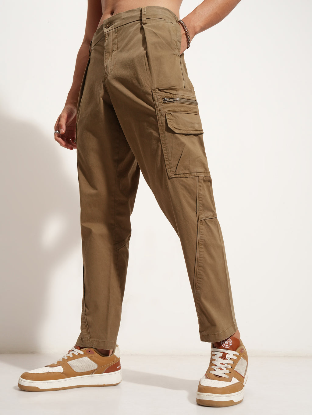 Highlander Men Brown Tapered Fit Solid Cargo - Brown - Image 4