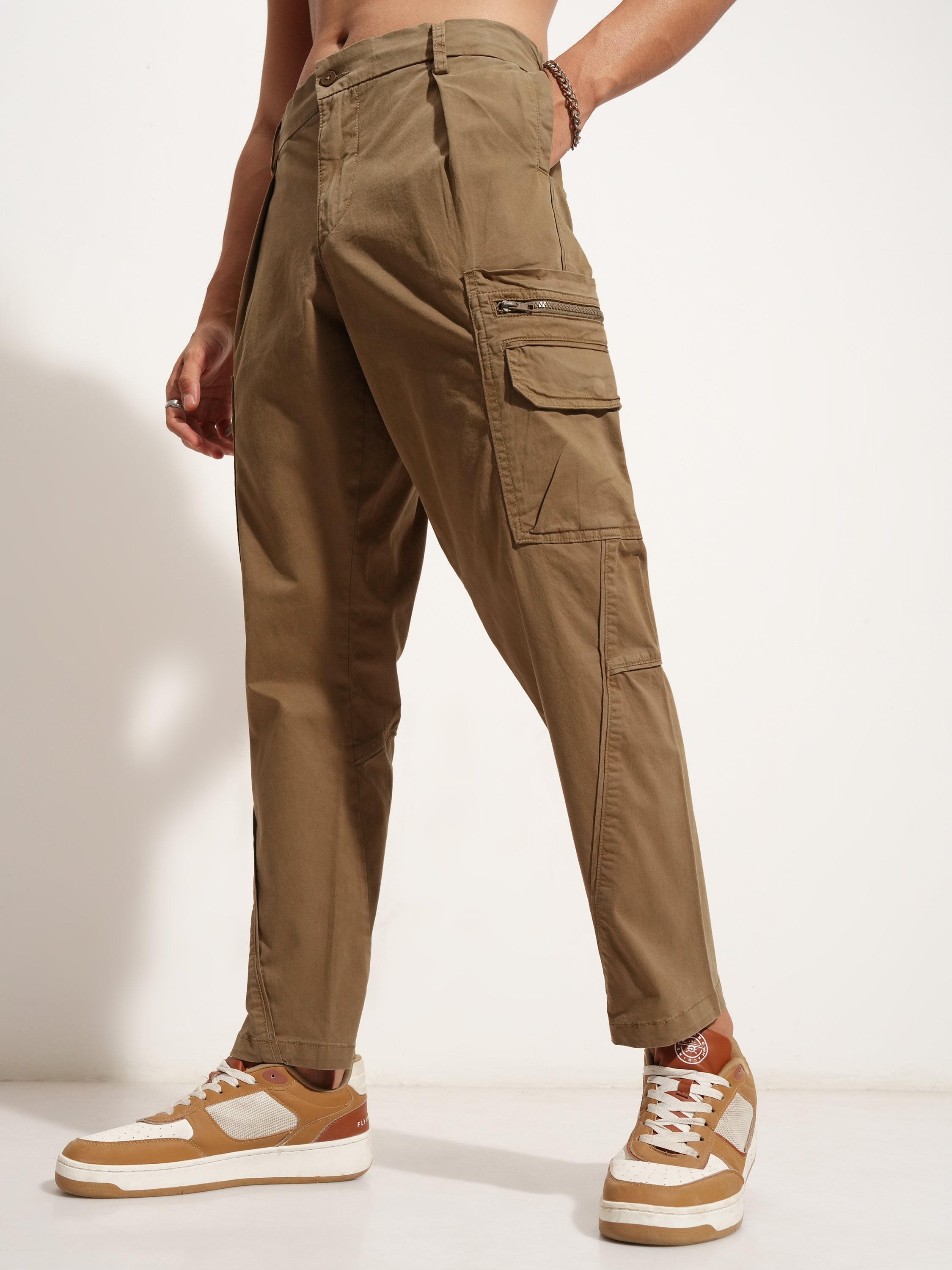 Highlander Men Brown Tapered Fit Solid Cargo - Brown - Image 4