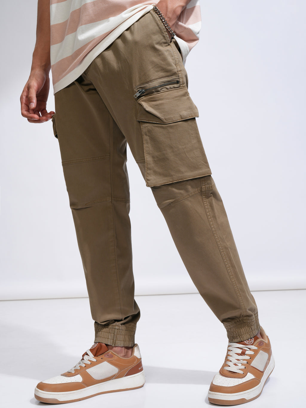 Highlander Men Brown Relaxed fit Solid Cargo - Brown - Image 4