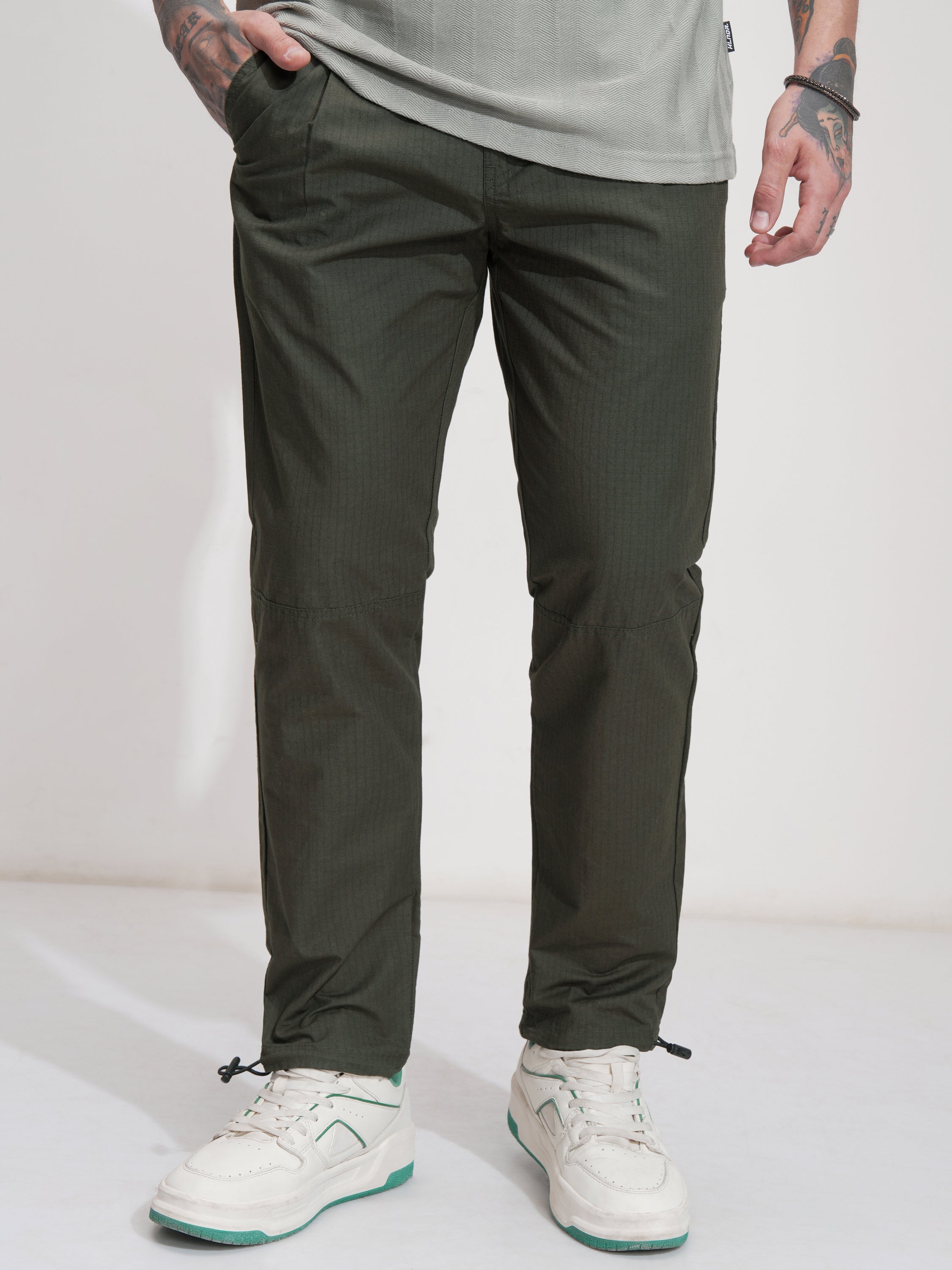 Highlander Men Green Straight Fit Solid Casual Trouser - Green - Image 1