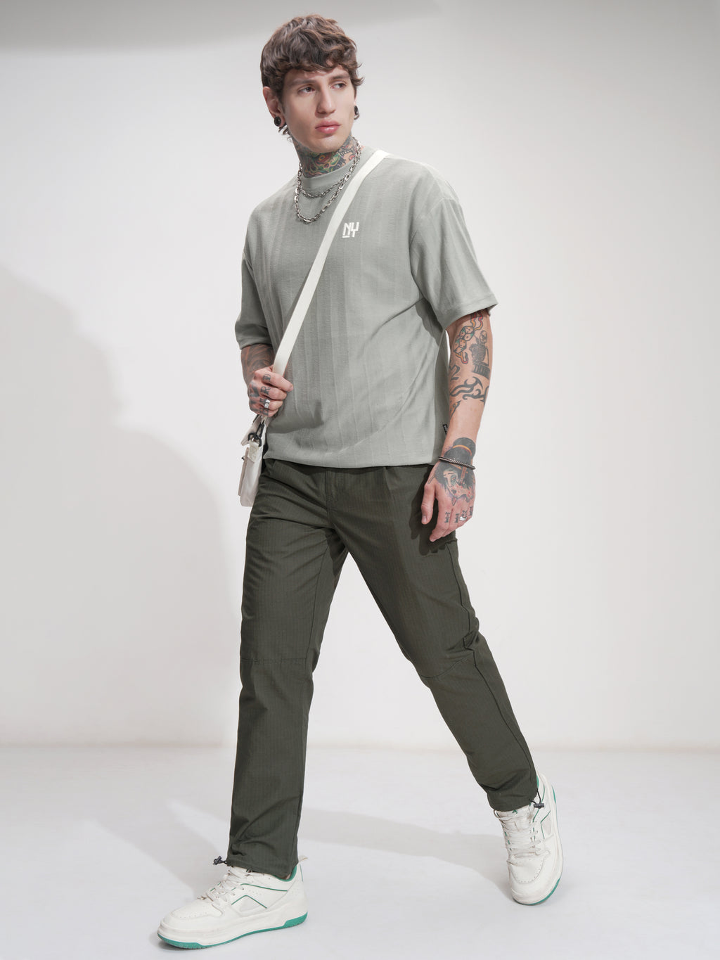 Highlander Men Green Straight Fit Solid Casual Trouser - Green - Image 2