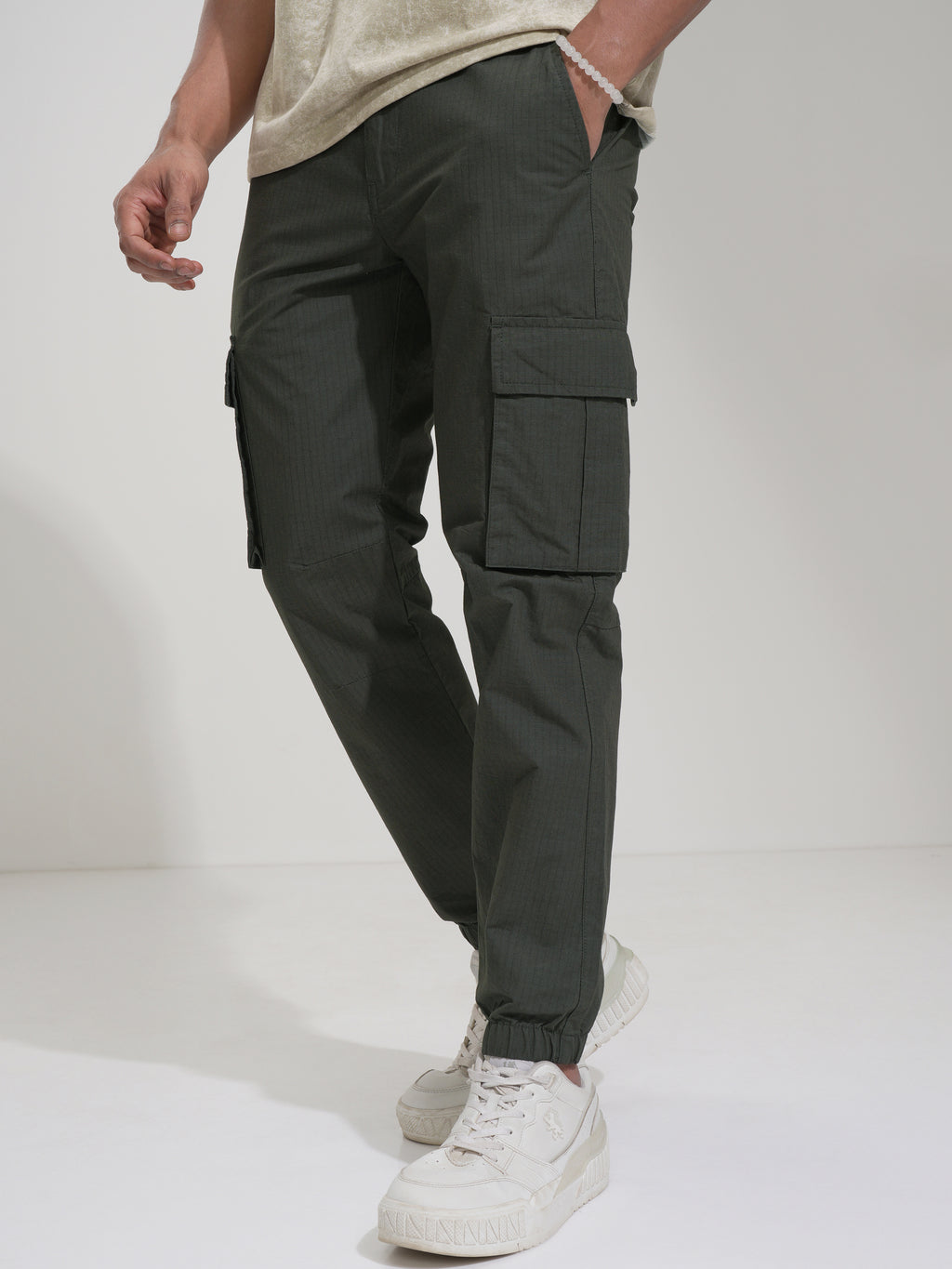 Highlander Men Green Slim Fit Solid Joggers - Green - Image 4