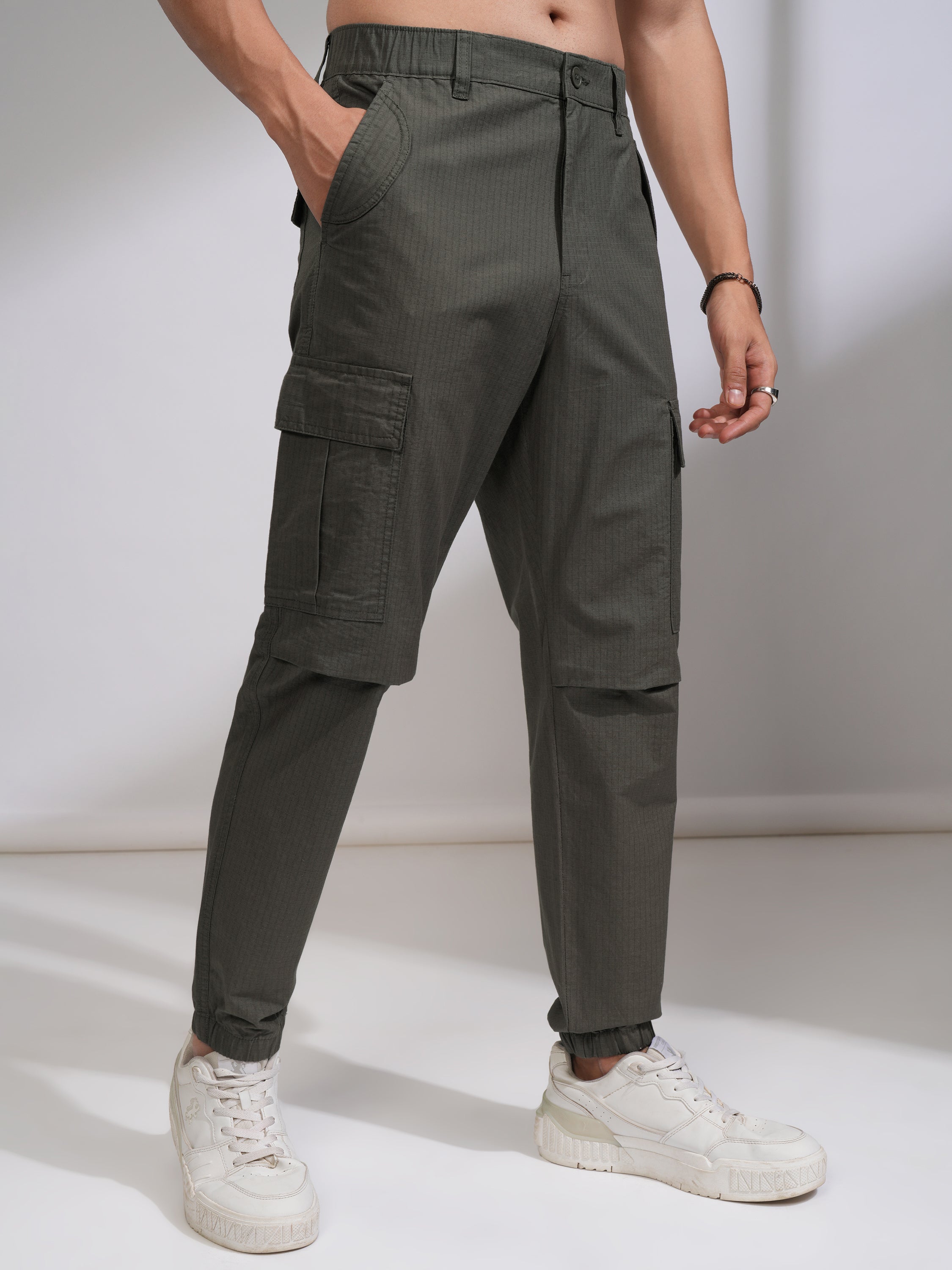 Highlander Men Grey Relaxed Fit Solid Cargos - Grey - Image 6