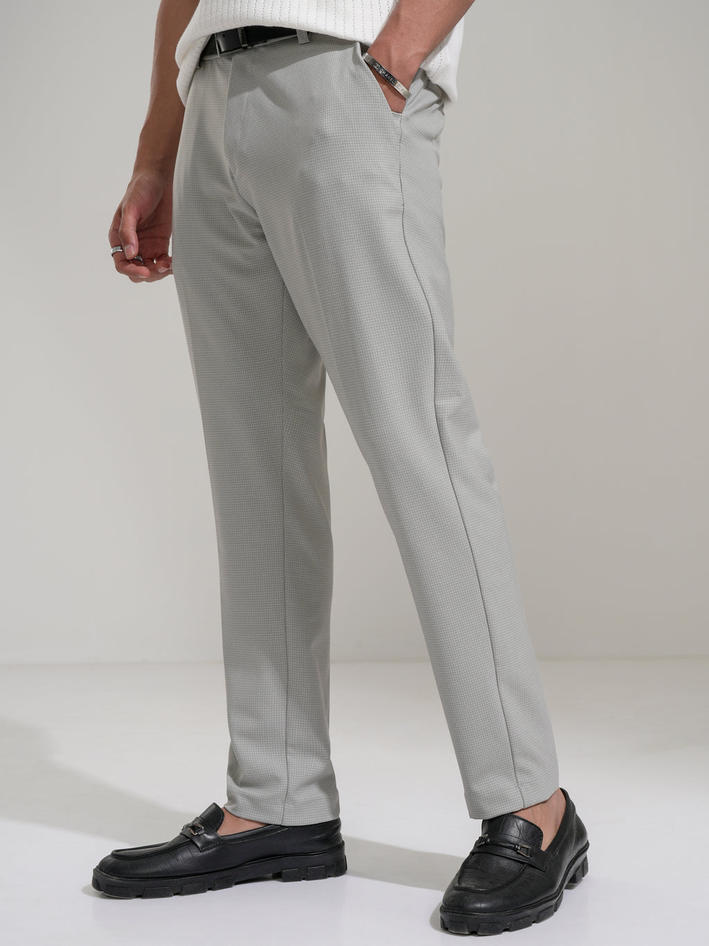 Highlander Men Grey Slim Fit Solid Casual Trouser - Grey - Image 4