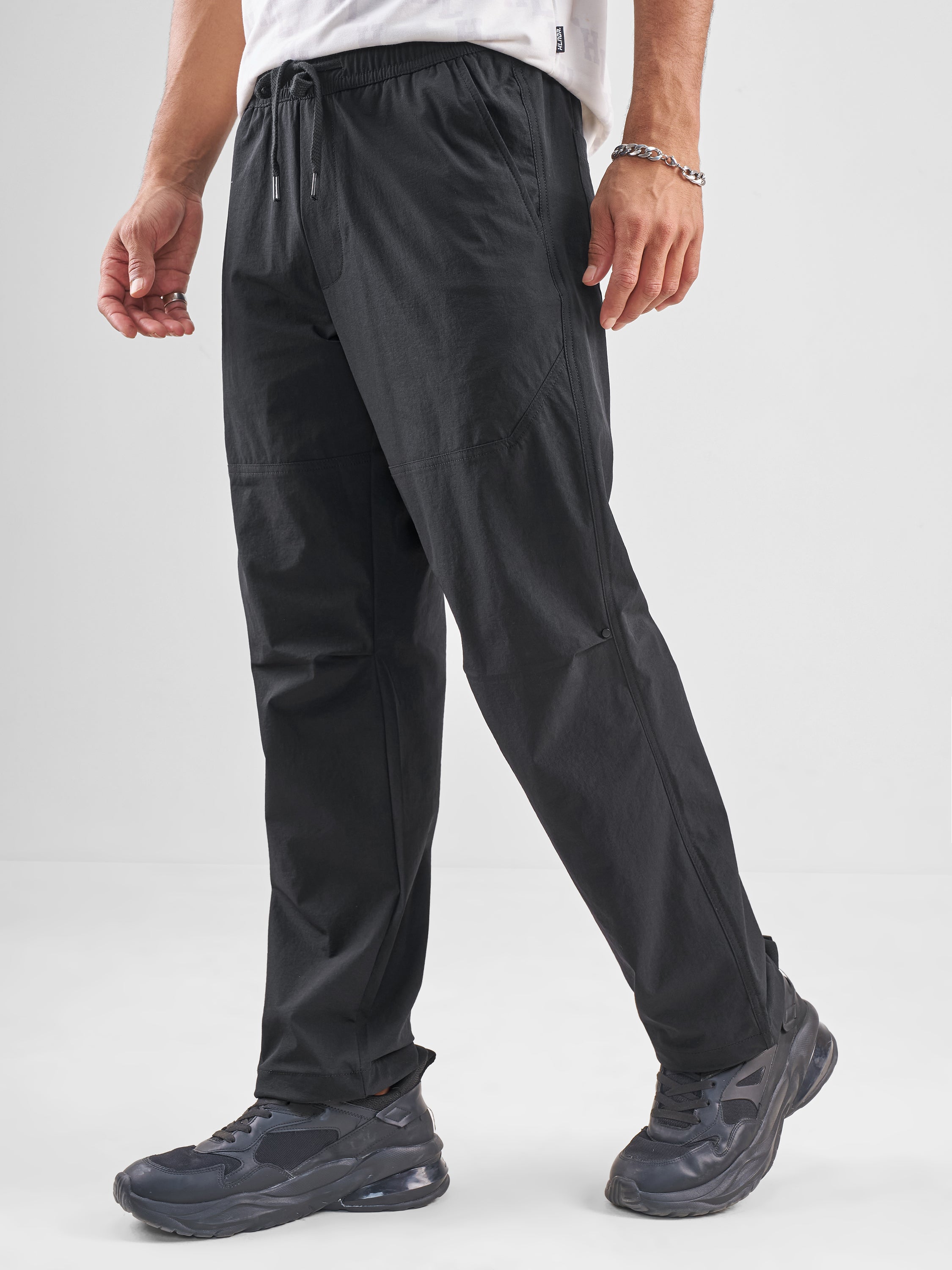 Highlander Men Black Relaxed Fit Solid Regular Trouser - Black - Image 4