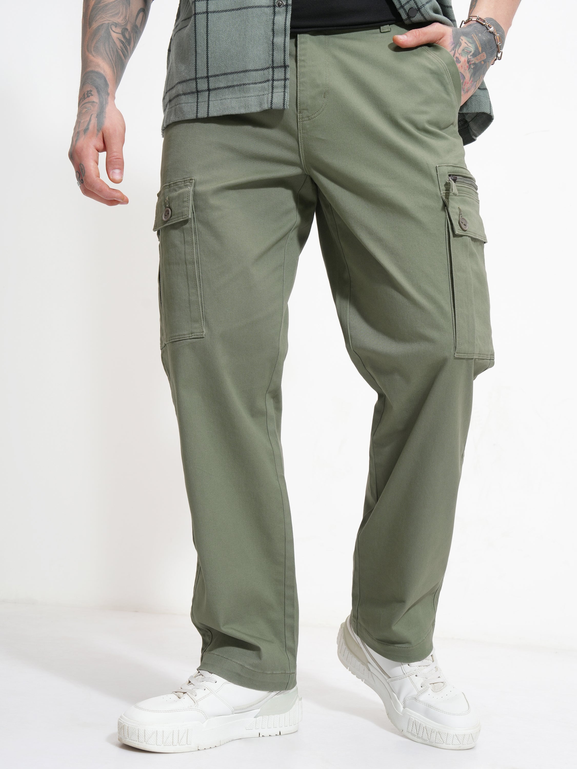 Highlander Men Green Relaxed Fit Solid Cargo - Green - Image 1