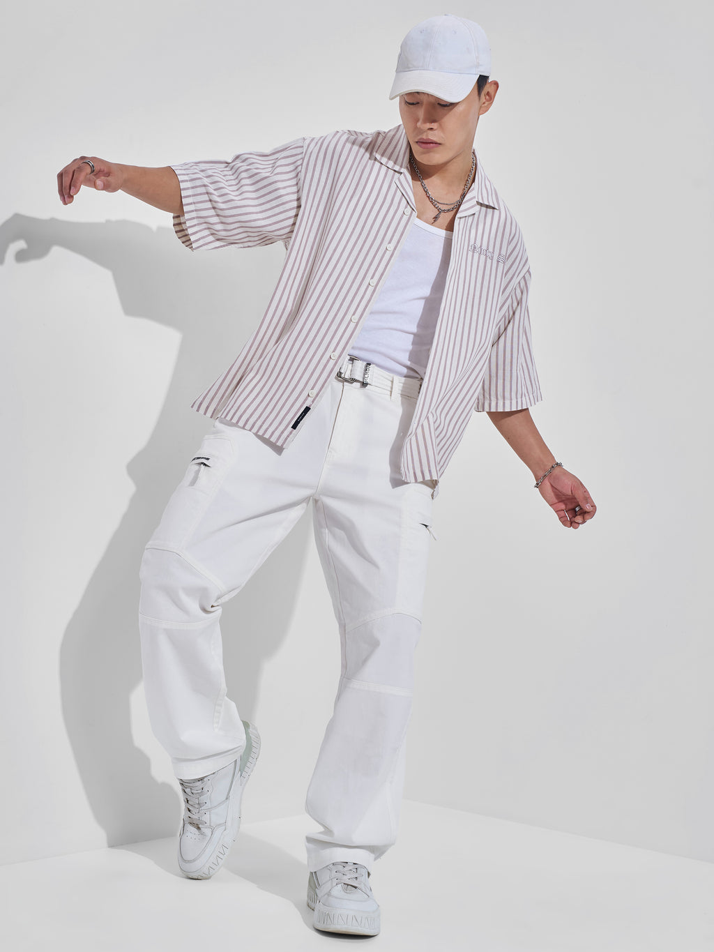 Highlander Men White Relaxed Fit Solid Cargos - White - Image 2
