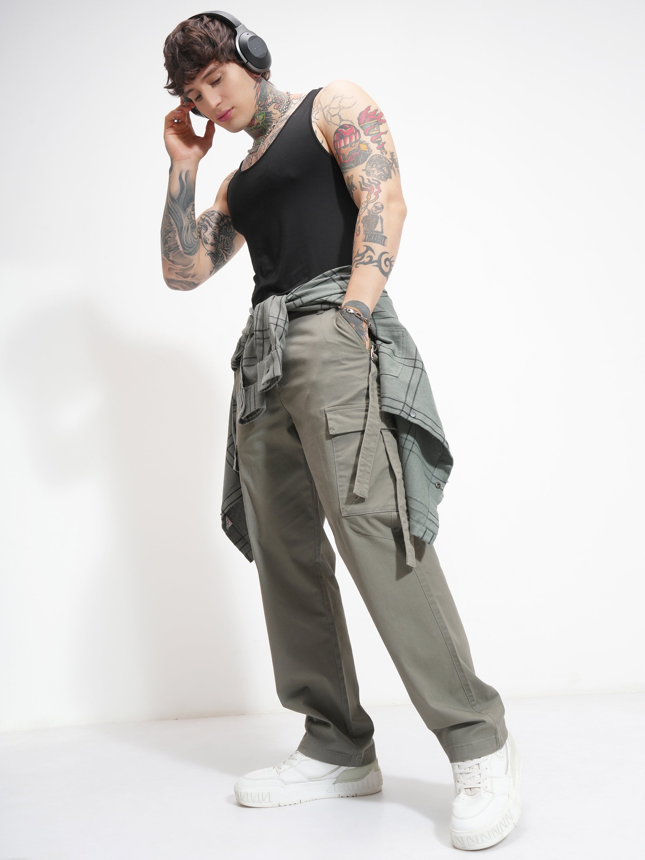 Highlander Men Olive Relaxed Fit Solid Cargo - Olive - Image 2