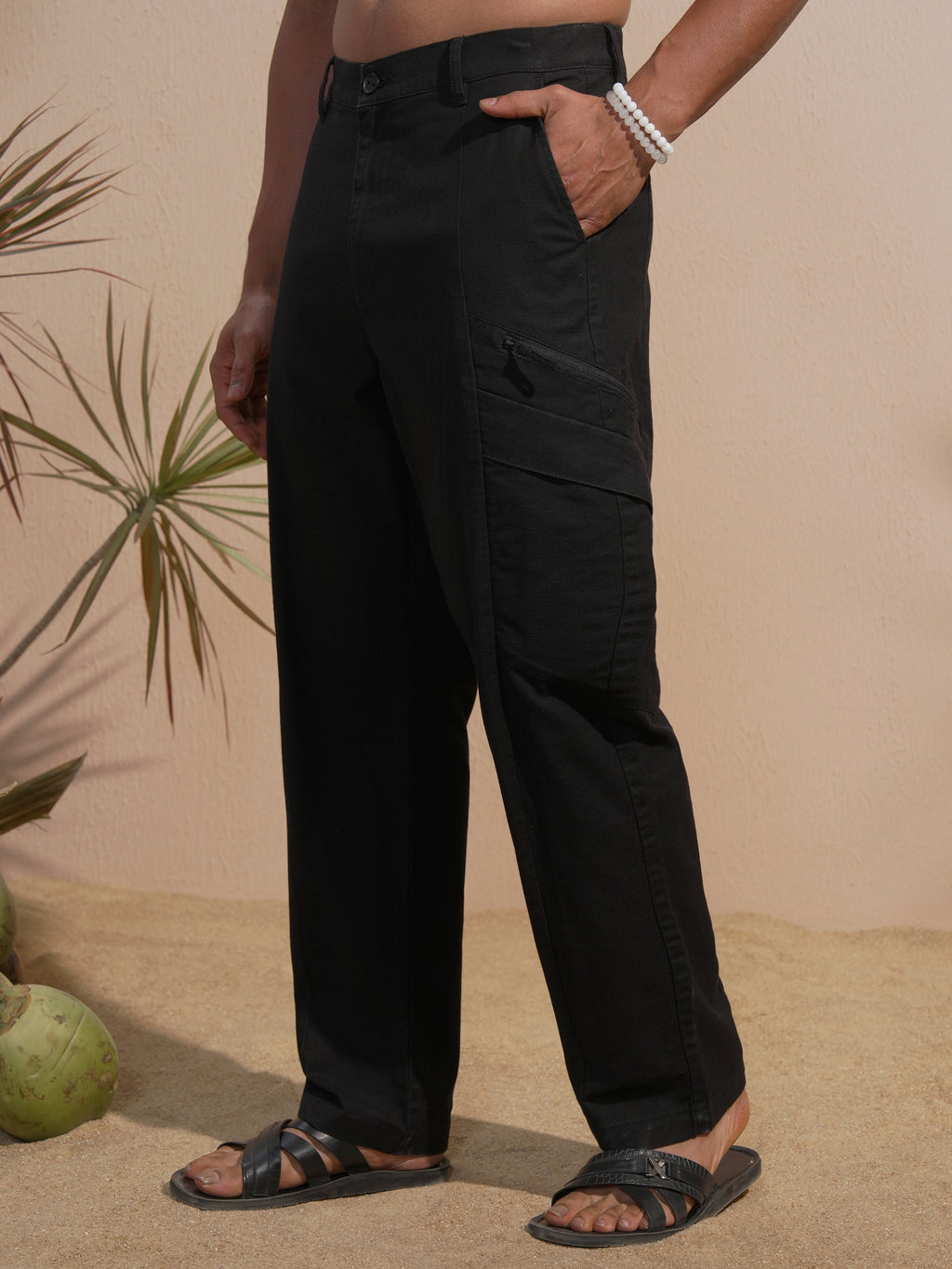 Highlander Men Black Relaxed Fit Solid Cargo - Black - Image 4