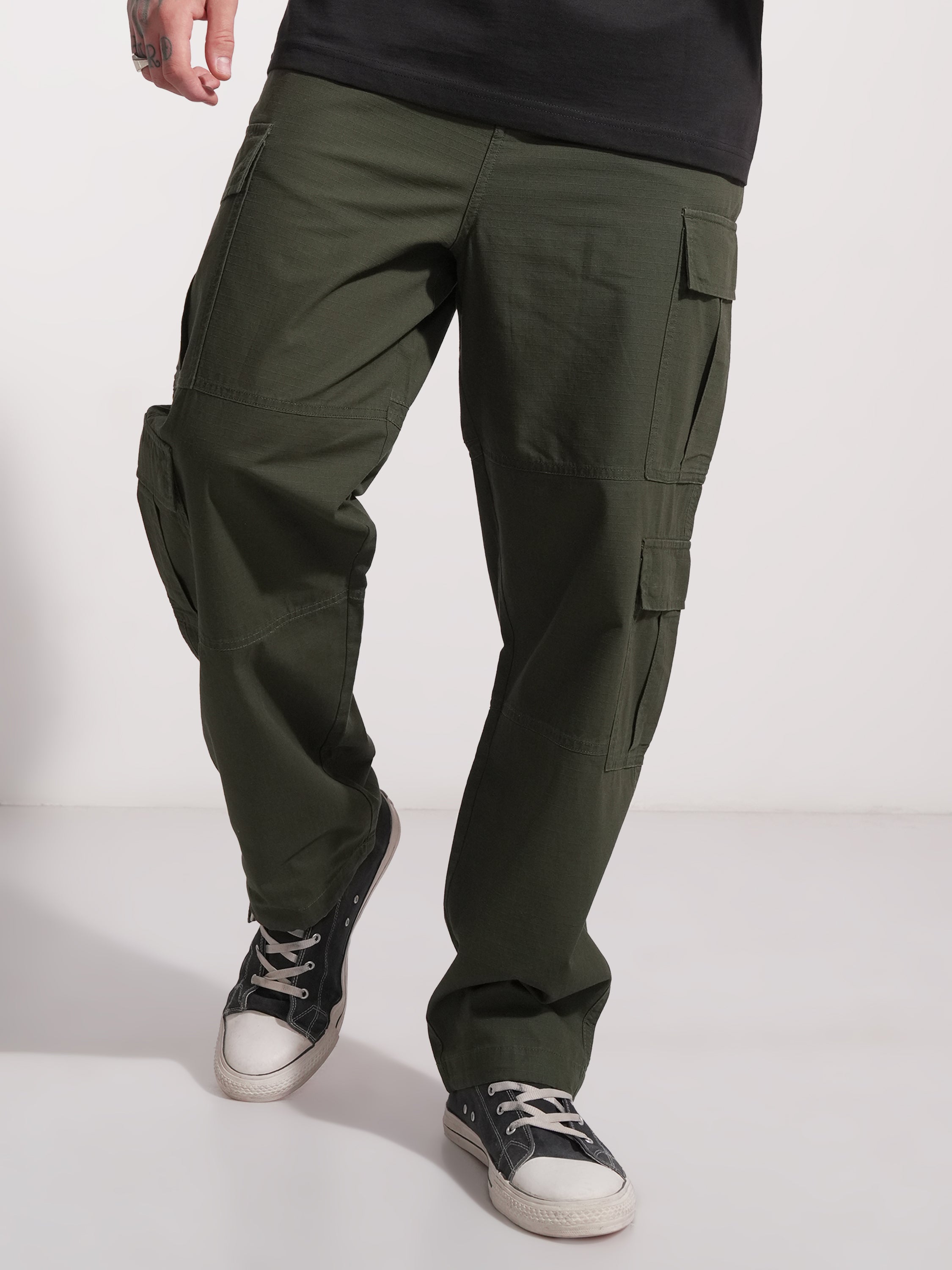 Highlander Men Green Loose Fit Solid Cargo - Green - Image 1