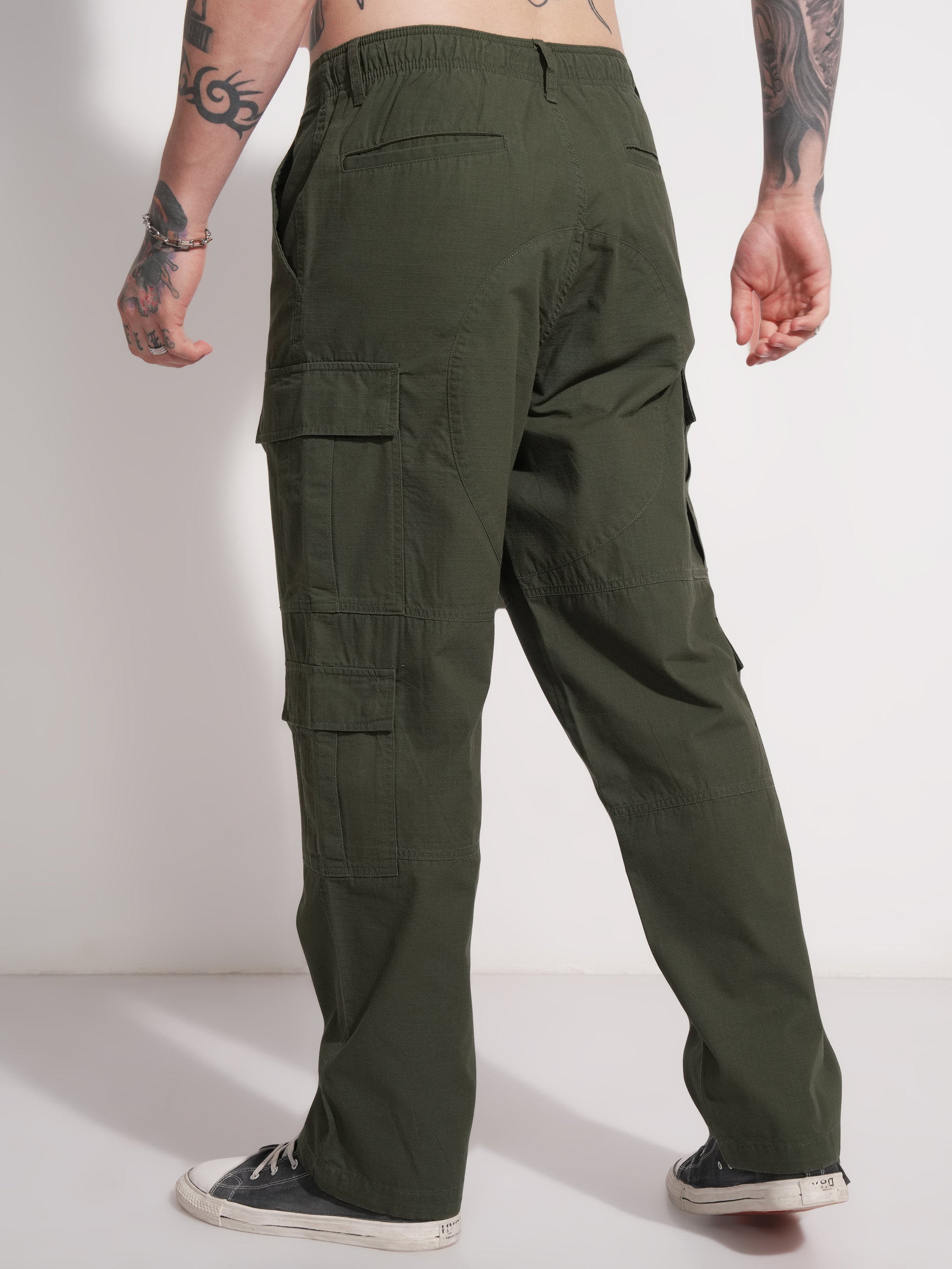 Highlander Men Green Loose Fit Solid Cargo - Green - Image 3