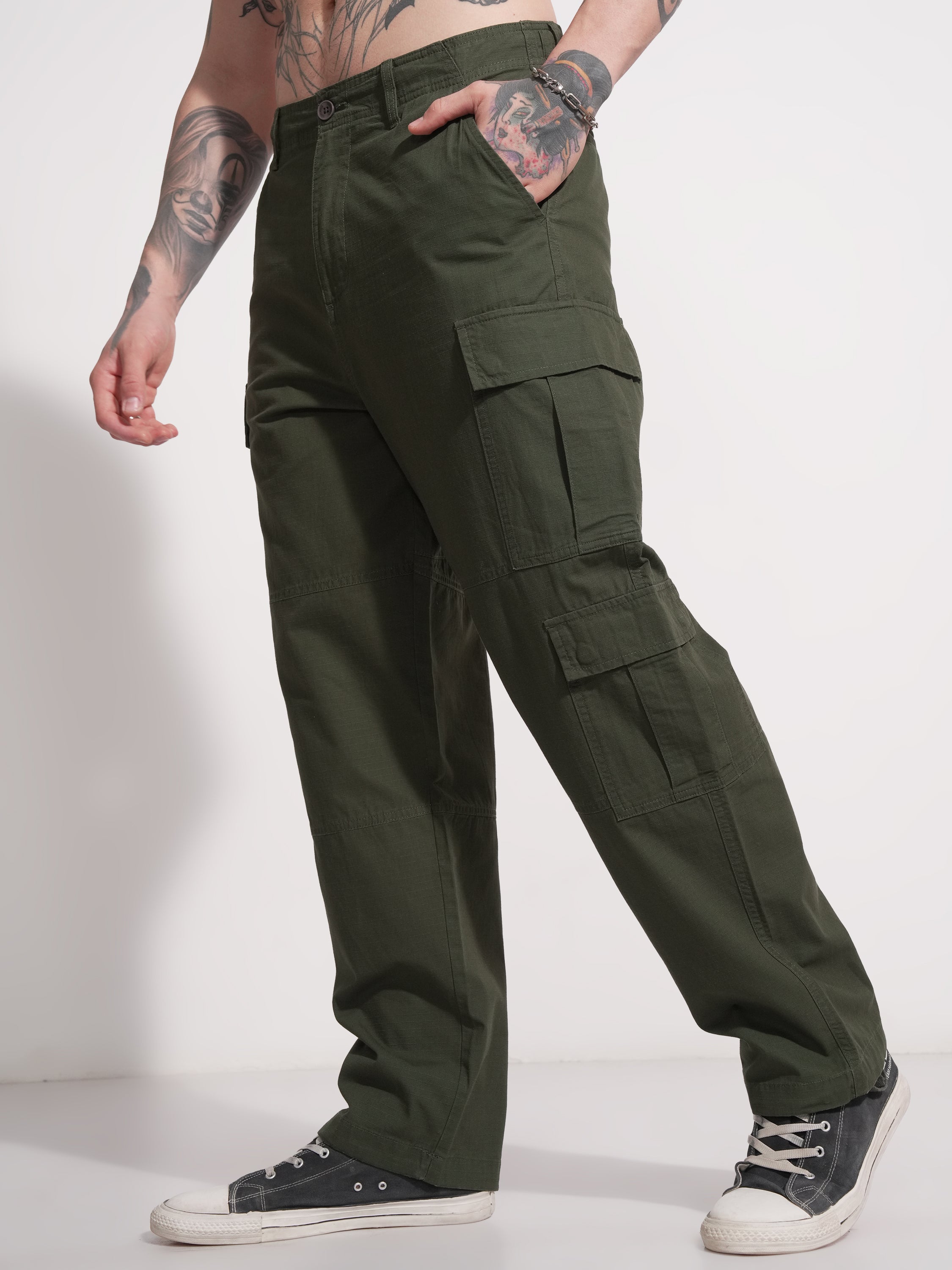 Highlander Men Green Loose Fit Solid Cargo - Green - Image 4