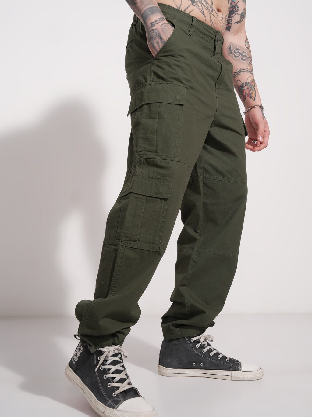 Highlander Men Green Loose Fit Solid Cargo - Green - Image 6