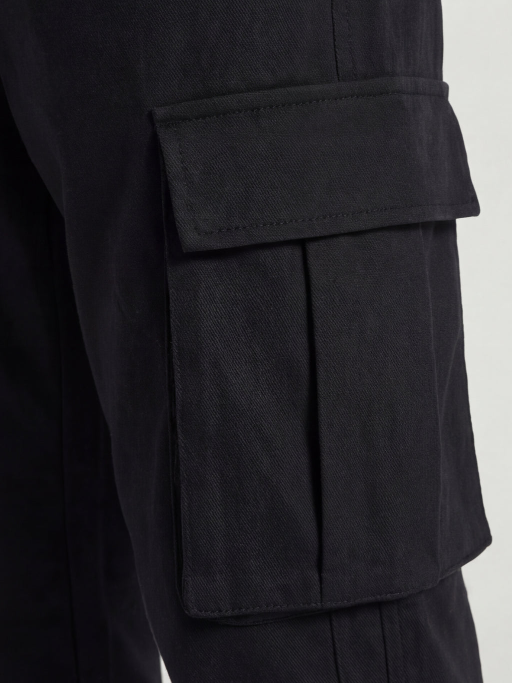 Highlander Men Black Relaxed Fit Solid Cargos - Black - Image 5