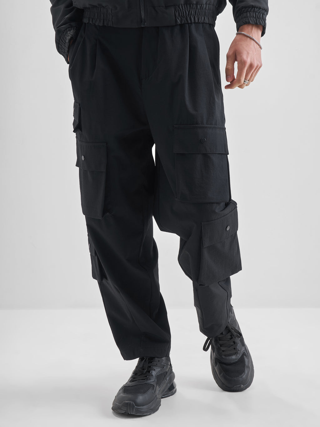 Highlander Men Black Loose Fit Solid Cargos - Black - Image 1