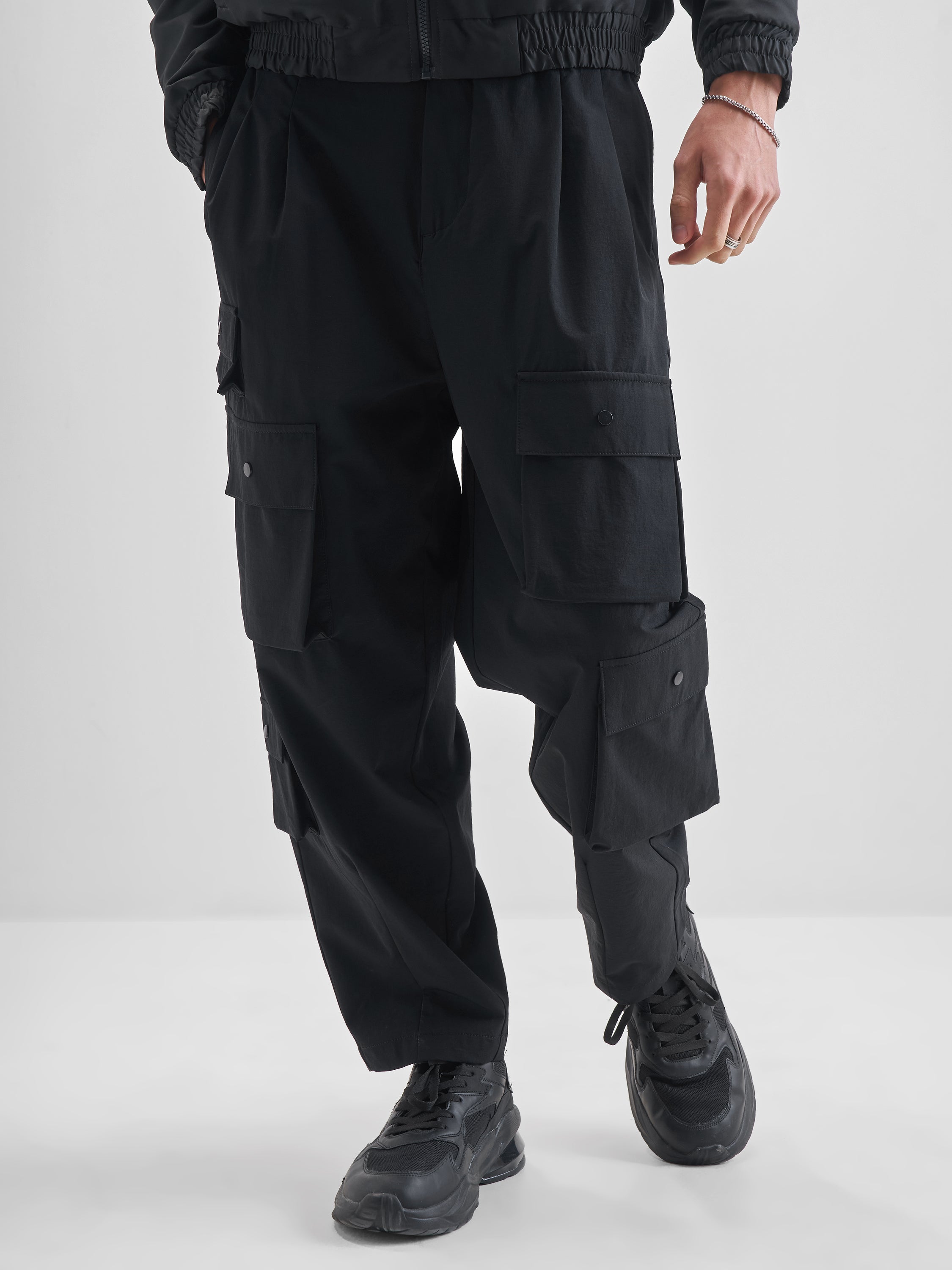 Highlander Men Black Loose Fit Solid Cargos - Black - Image 1