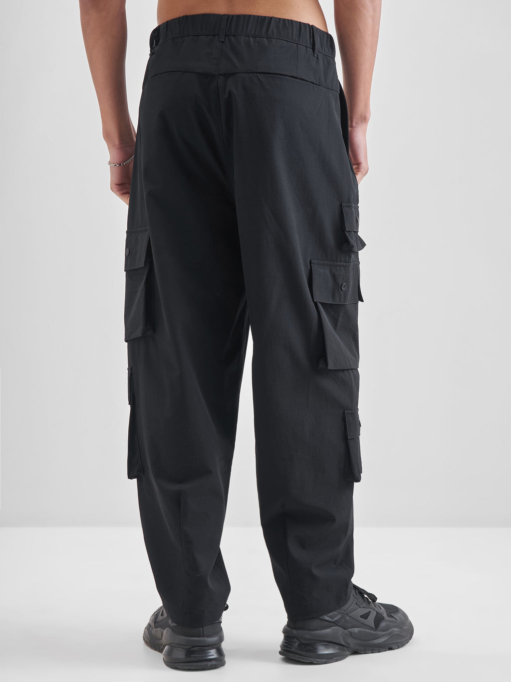 Highlander Men Black Loose Fit Solid Cargos - Black - Image 3