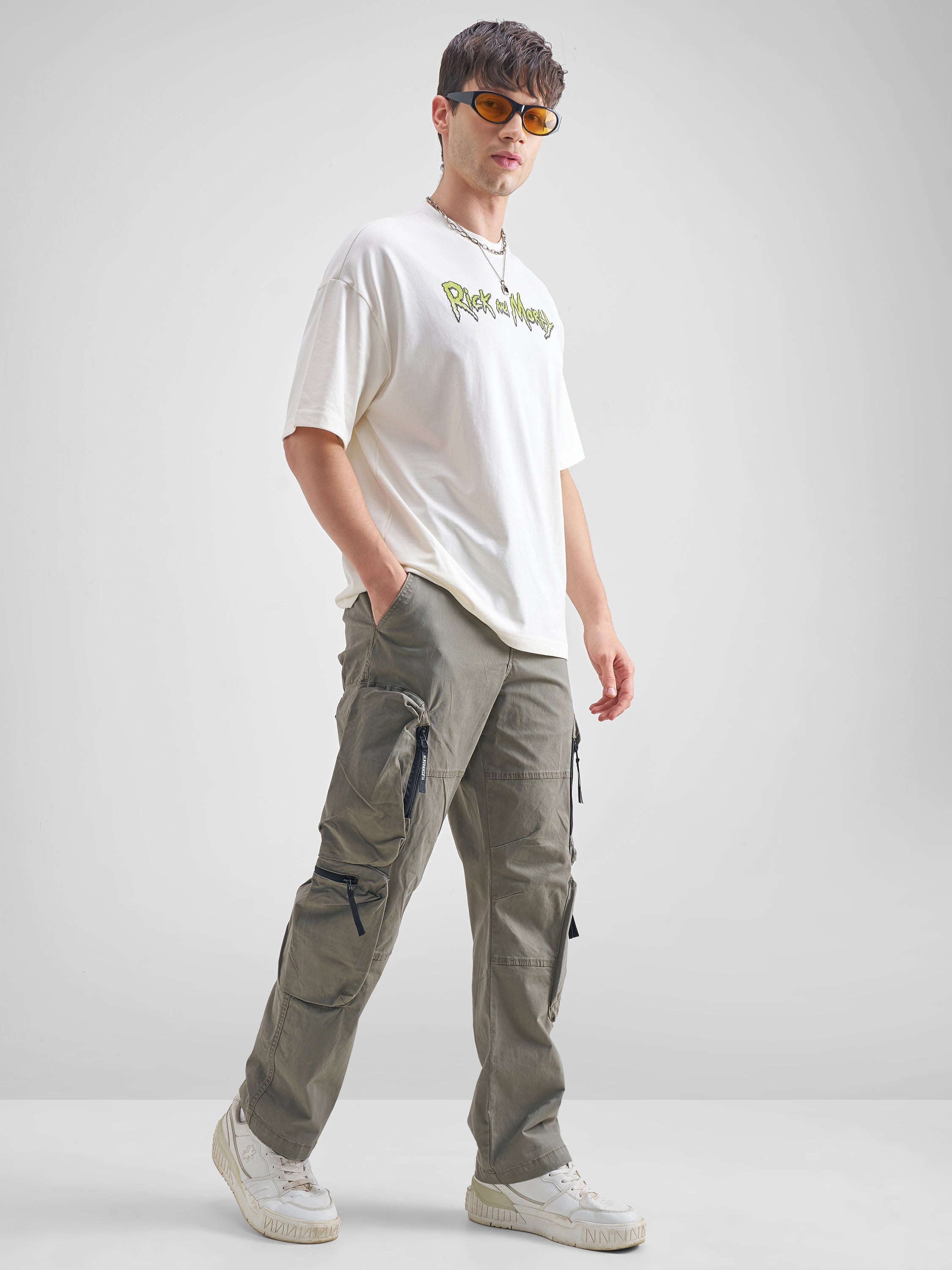 Highlander Men Green Relaxed Fit Solid Cargos - Green - Image 2