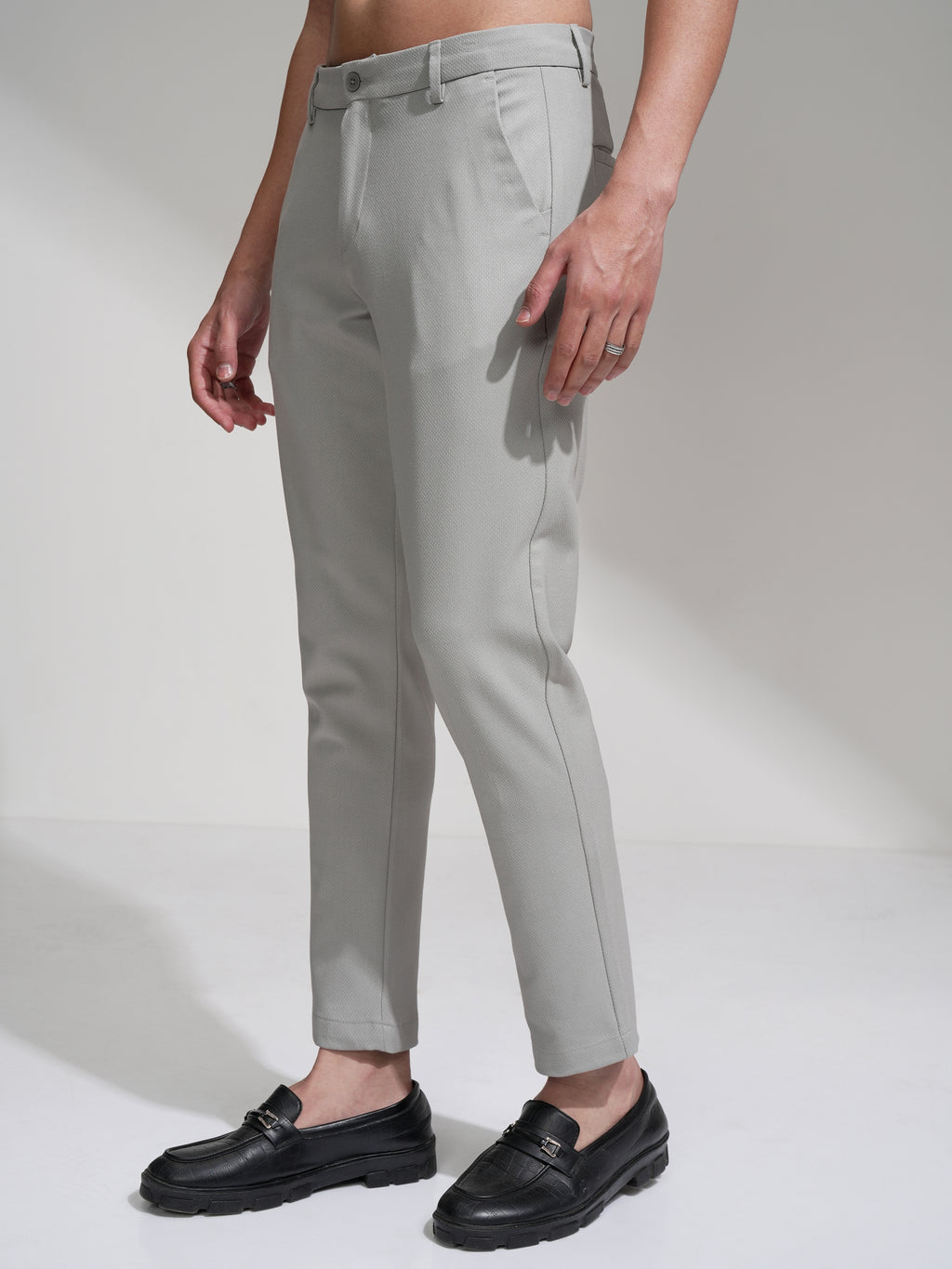 Highlander Men Grey Slim Fit Solid Casual Trouser - Grey - Image 4