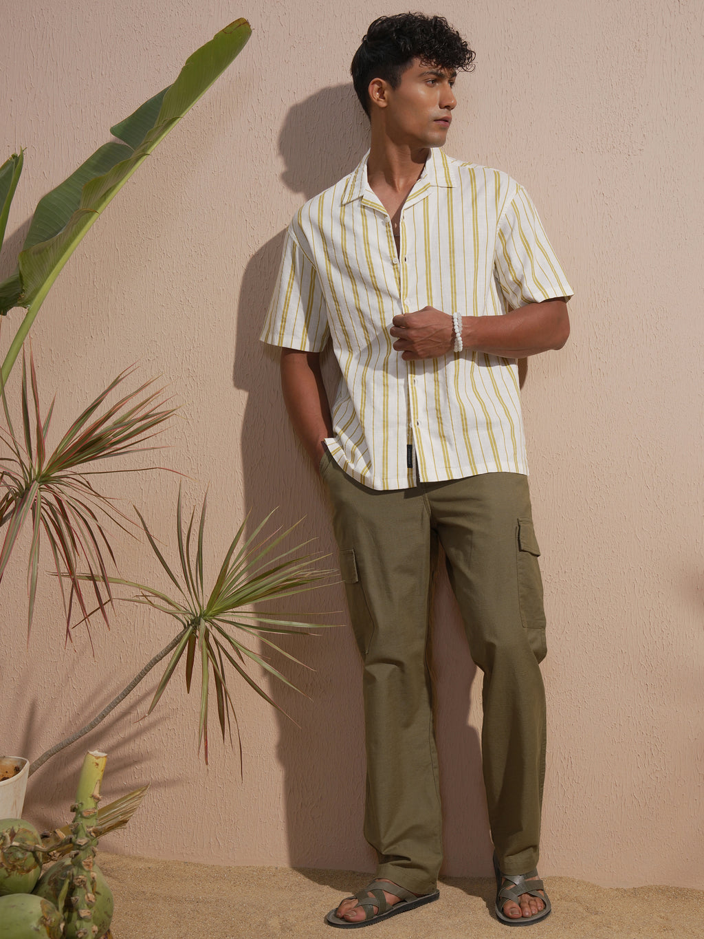 Highlander Men Olive Relaxed Fit Solid Cargo - Olive - Image 2