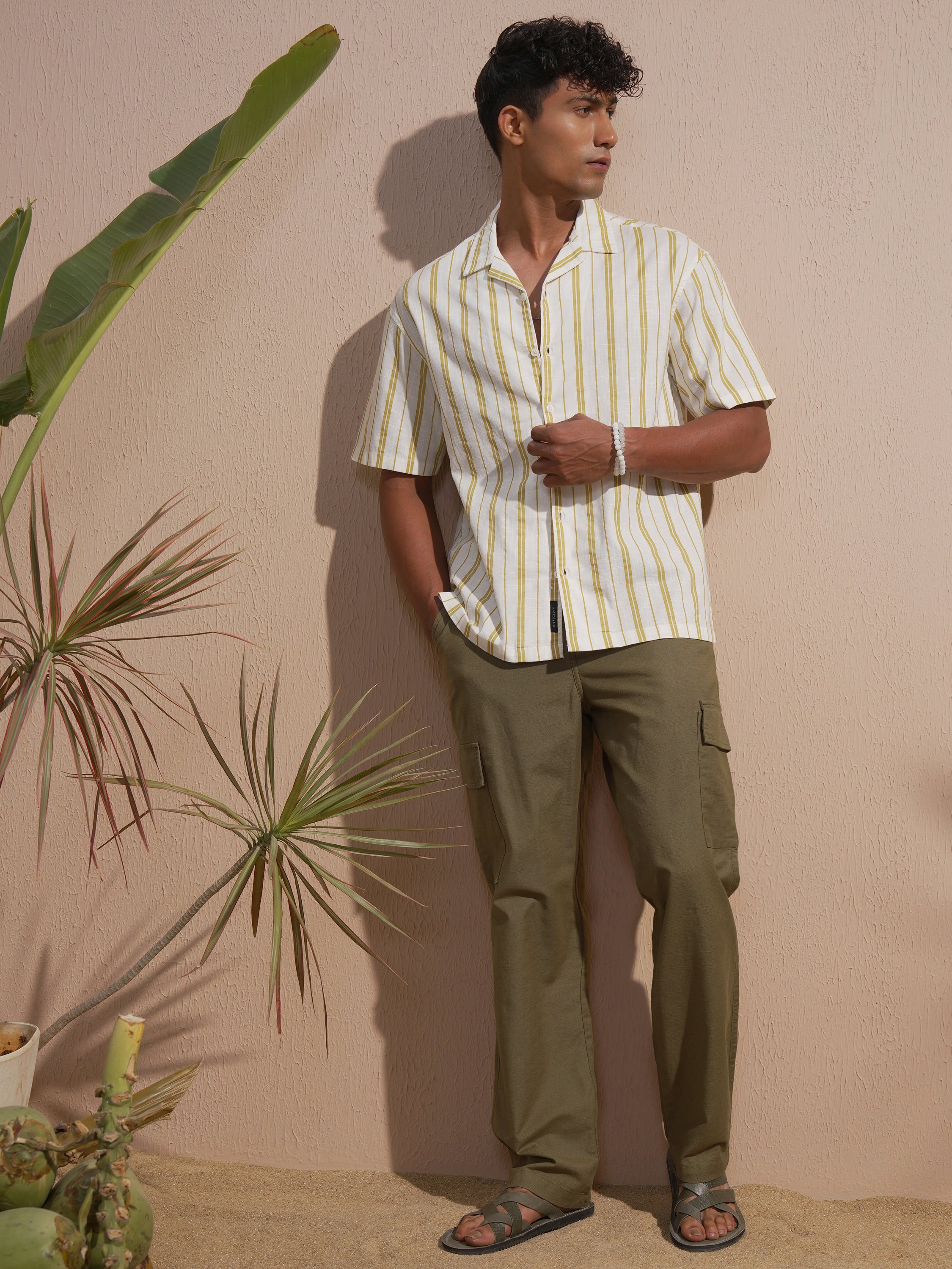 Highlander Men Olive Relaxed Fit Solid Cargo - Olive - Image 2