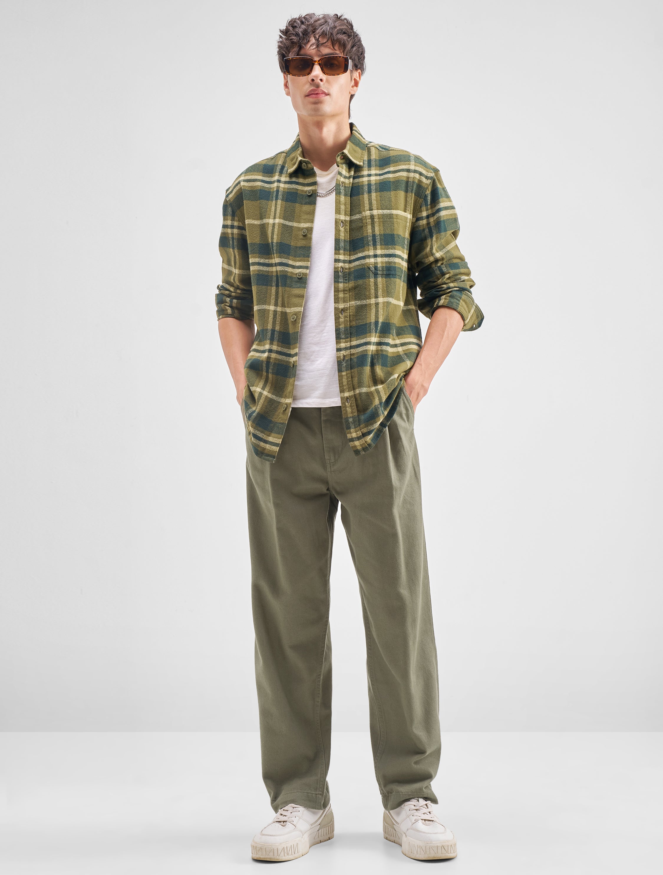 Highlander Men Olive Baggy Fit Solid Regular Trouser - Olive - Image 2