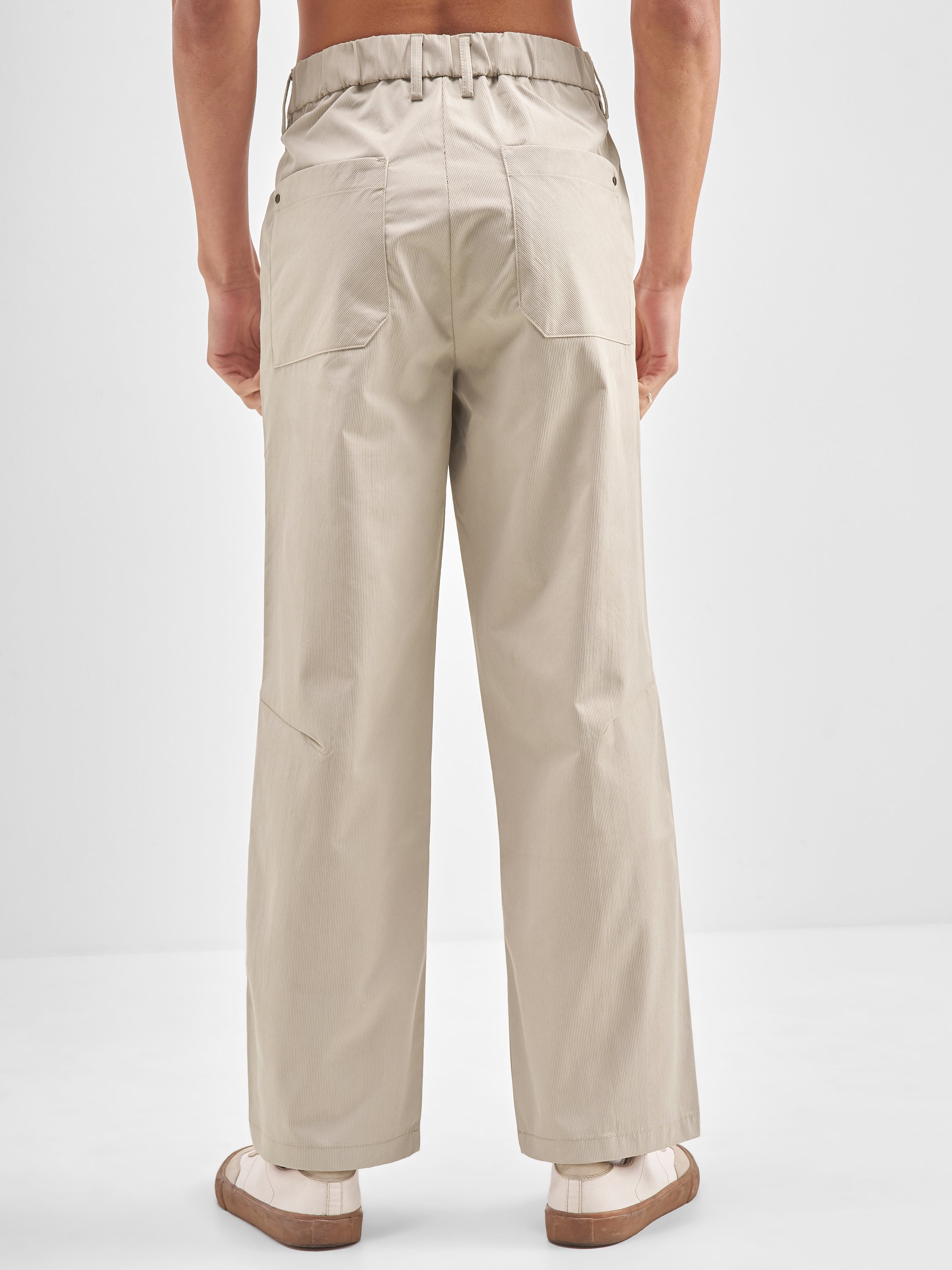 Highlander Men Beige Loose Fit Solid Regular Trouser - Beige - Image 3