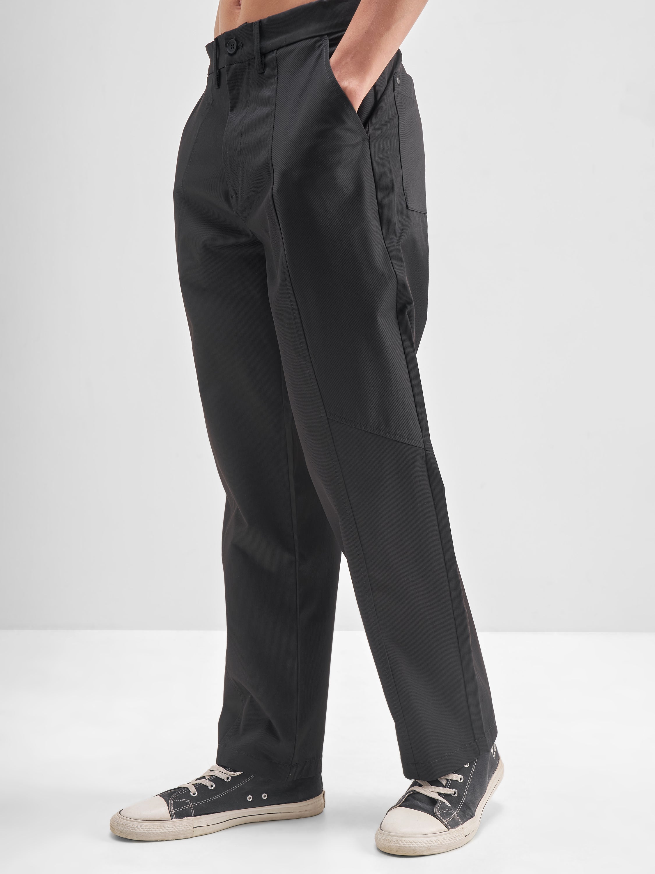 Highlander Men Black Loose Fit Solid Regular Trouser - Black - Image 4