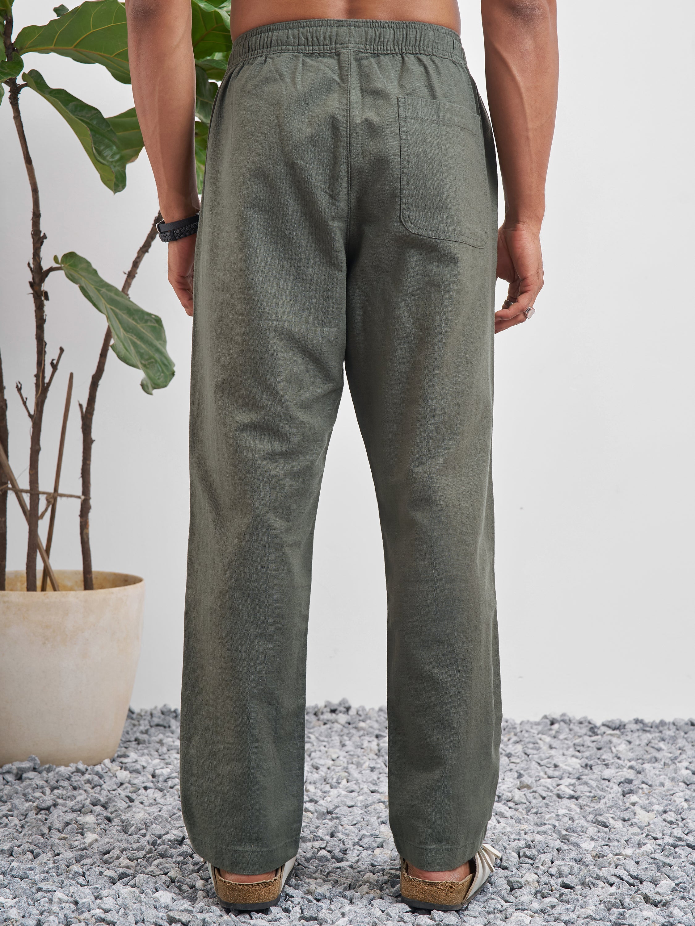 Highlander Men Green Relaxed Fit Solid Regular Trouser - Green - Image 3