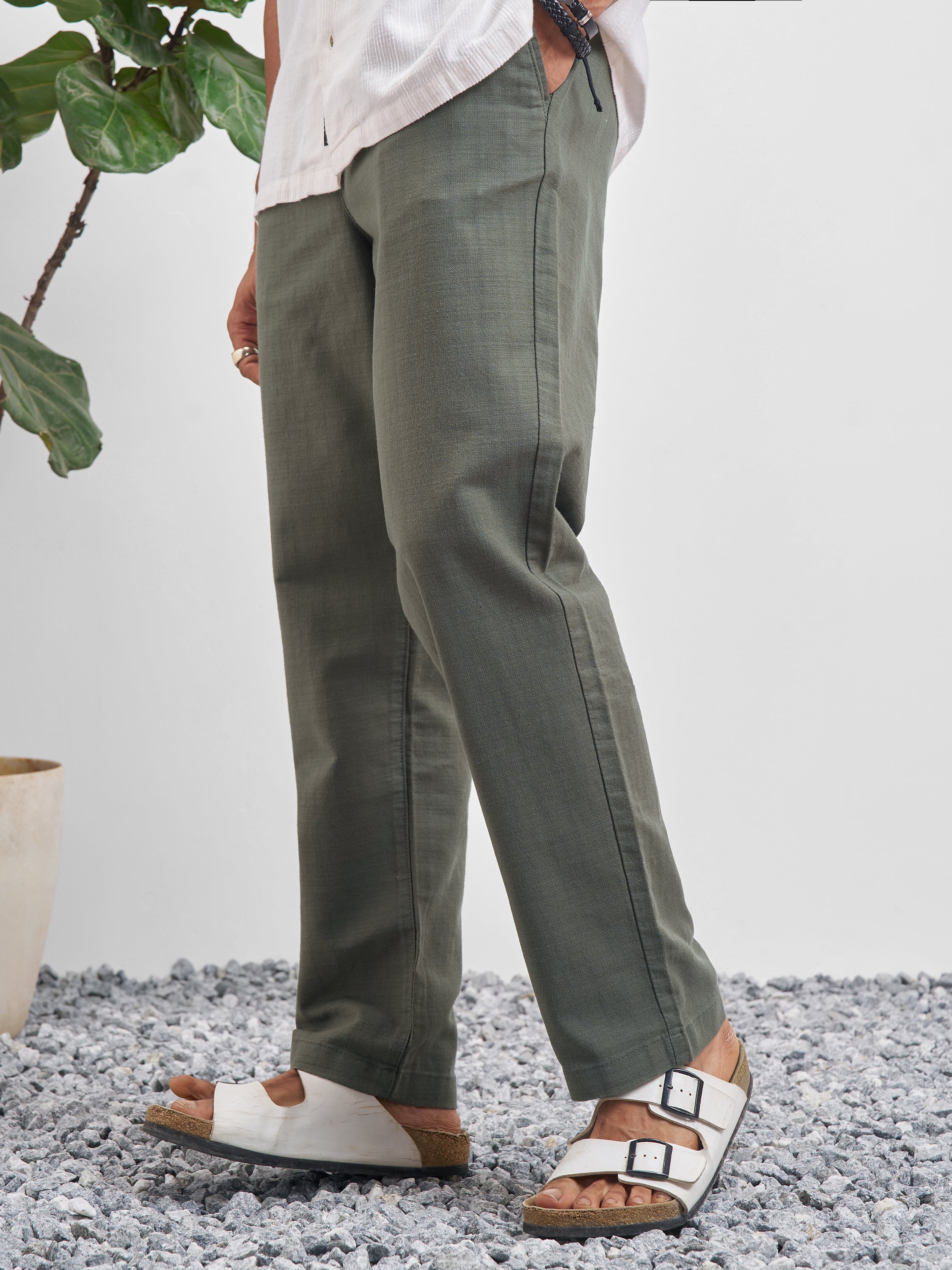 Highlander Men Green Relaxed Fit Solid Regular Trouser - Green - Image 4