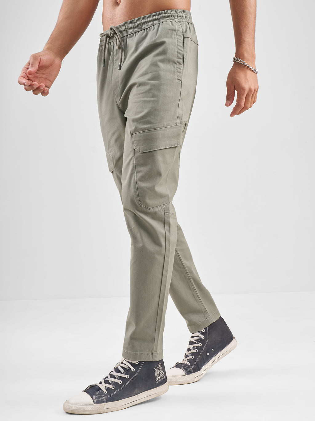 Highlander Men Green Slim Fit Solid Regular Trouser - Green - Image 4