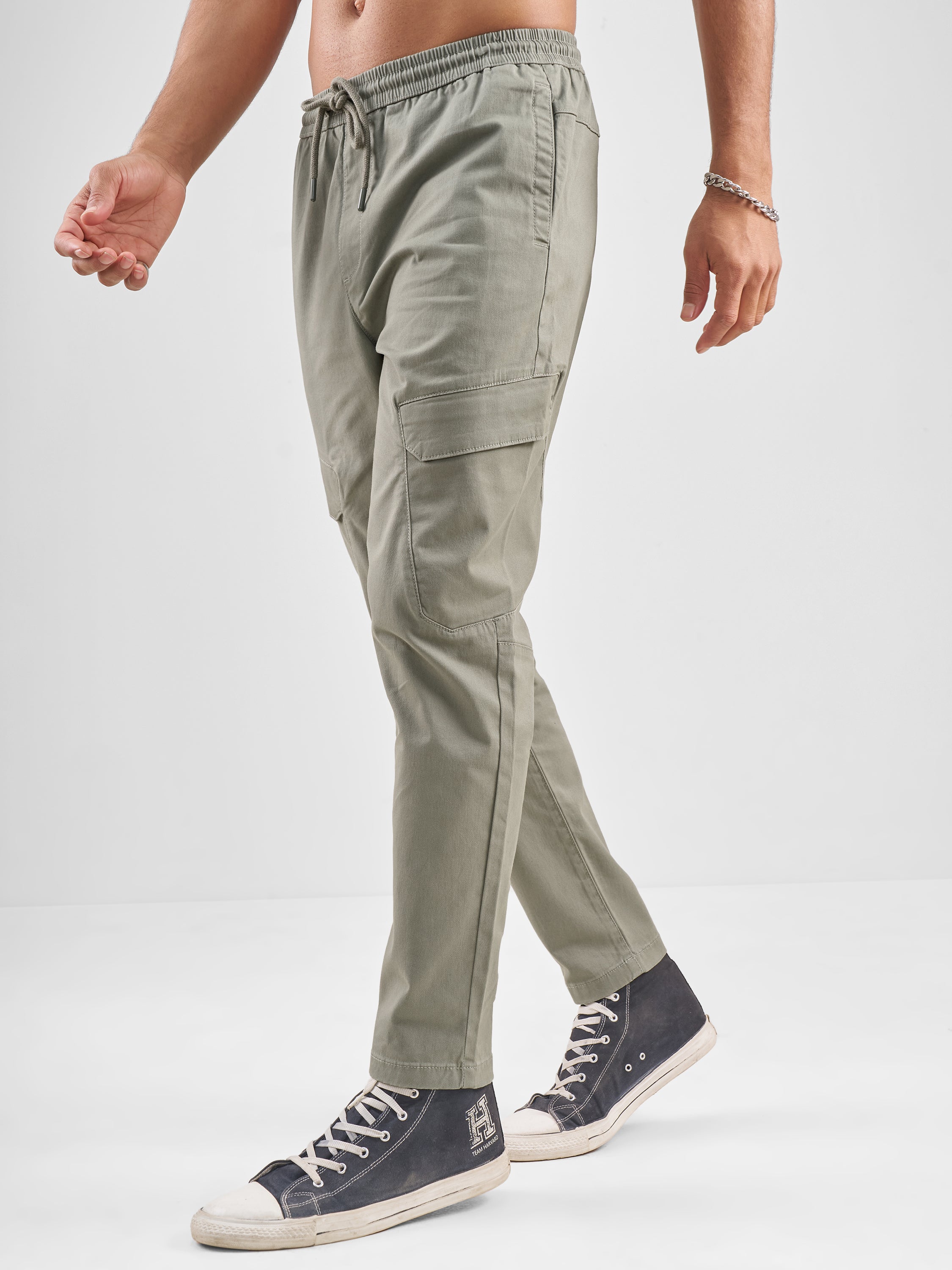 Highlander Men Green Slim Fit Solid Regular Trouser - Green - Image 4